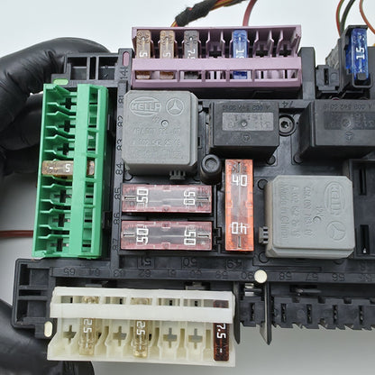 2007-2014 Mercedes-Benz C SAM RELAY FUSE BOX 1670658