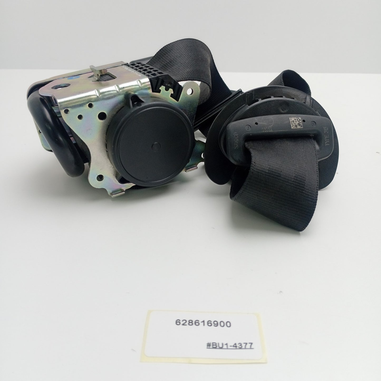 2015 Jaguar XE Front seatbelt 628616900