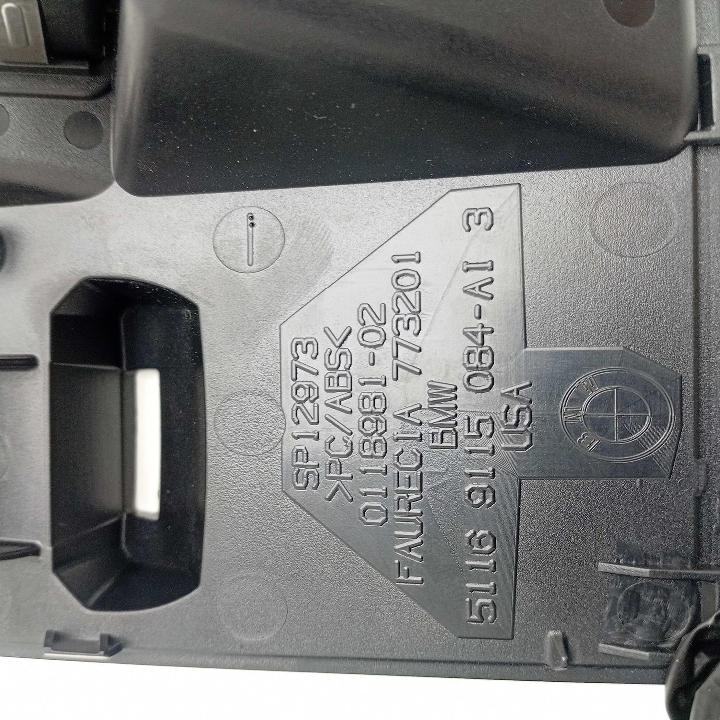 2007-2014 BMW X6 Cigarette Lighter & Aux Jack Panel 0118981
