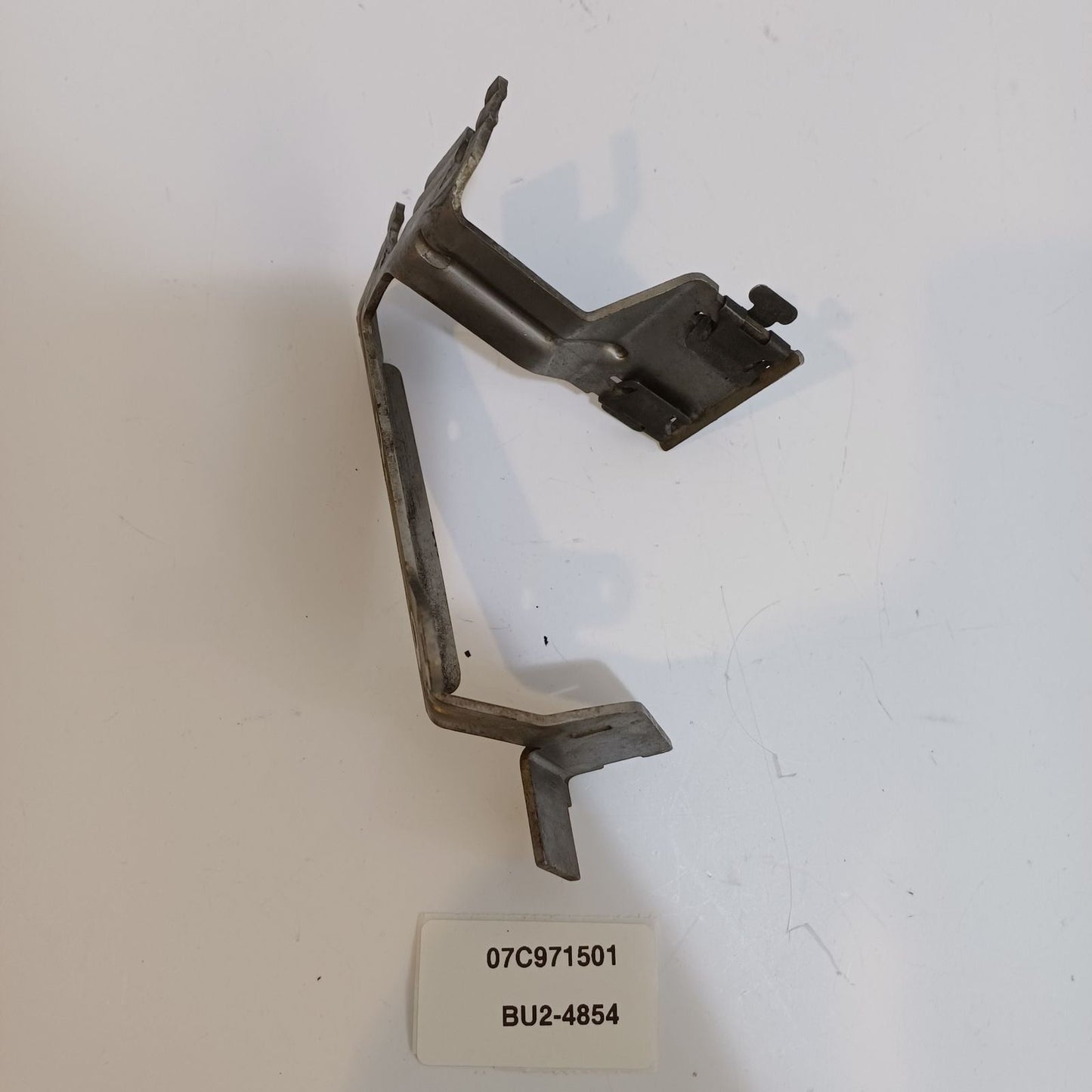 2007-2010 Volkswagen Touareg Left Engine Mount Bracket Support 07C971501