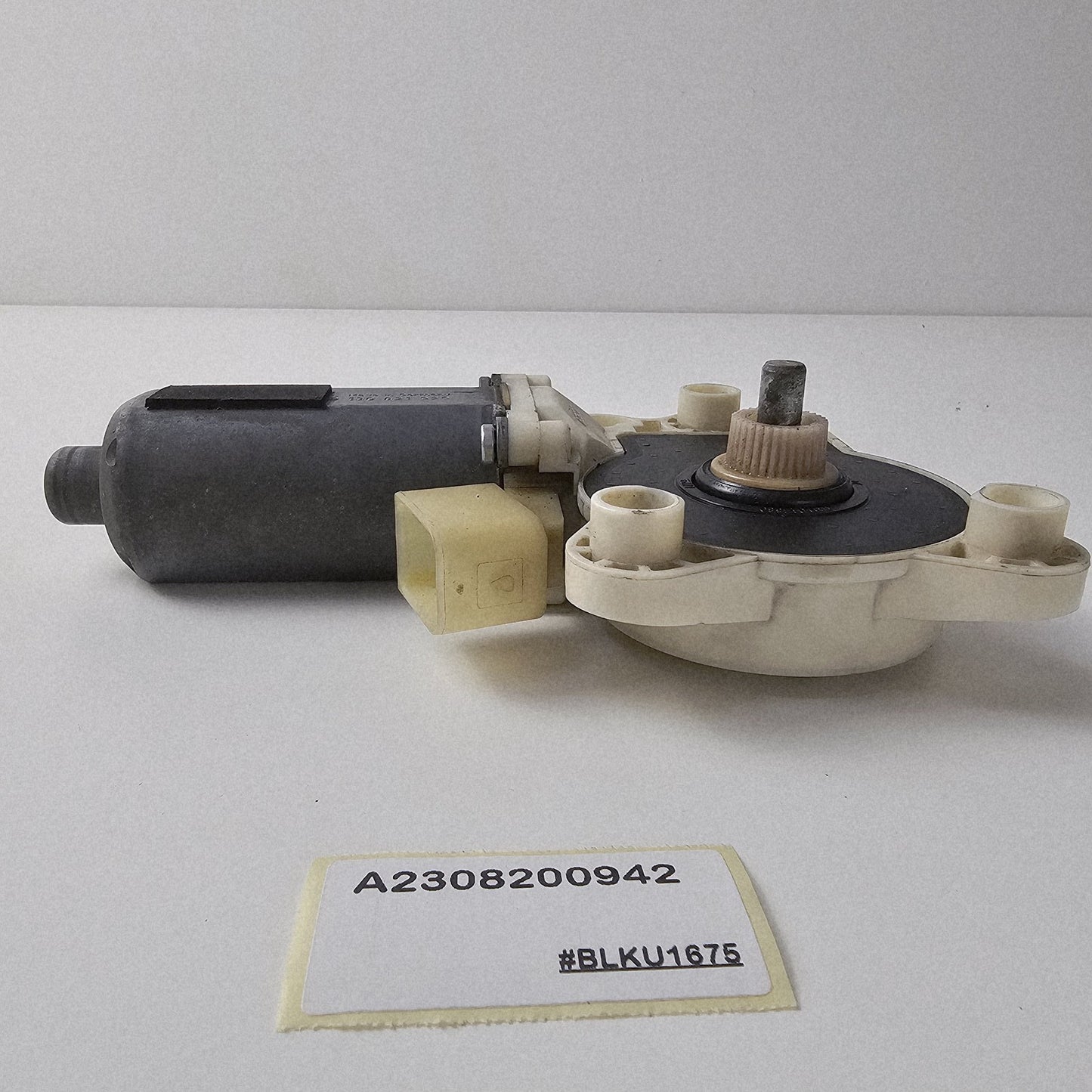 03-09 Mercedes CLK 200 Window Regulator Motor Front Right A2308200942