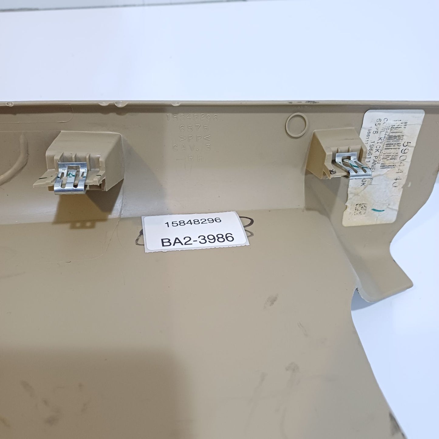 2007-2013 Chevrolet Tahoe Foot Area Side Trim 15848296