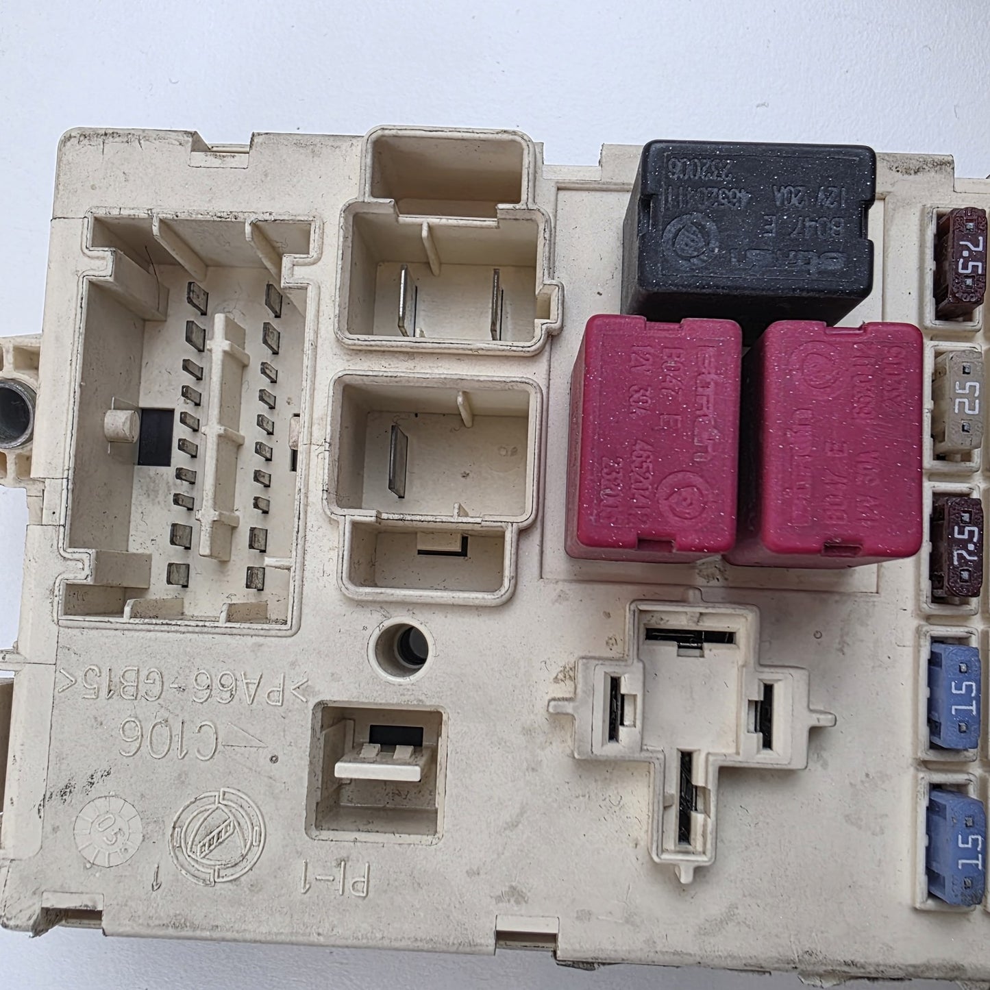 2006-2008 Maserati Quattroporte M139 Front Left Dashboard Fuse Box 501210100090