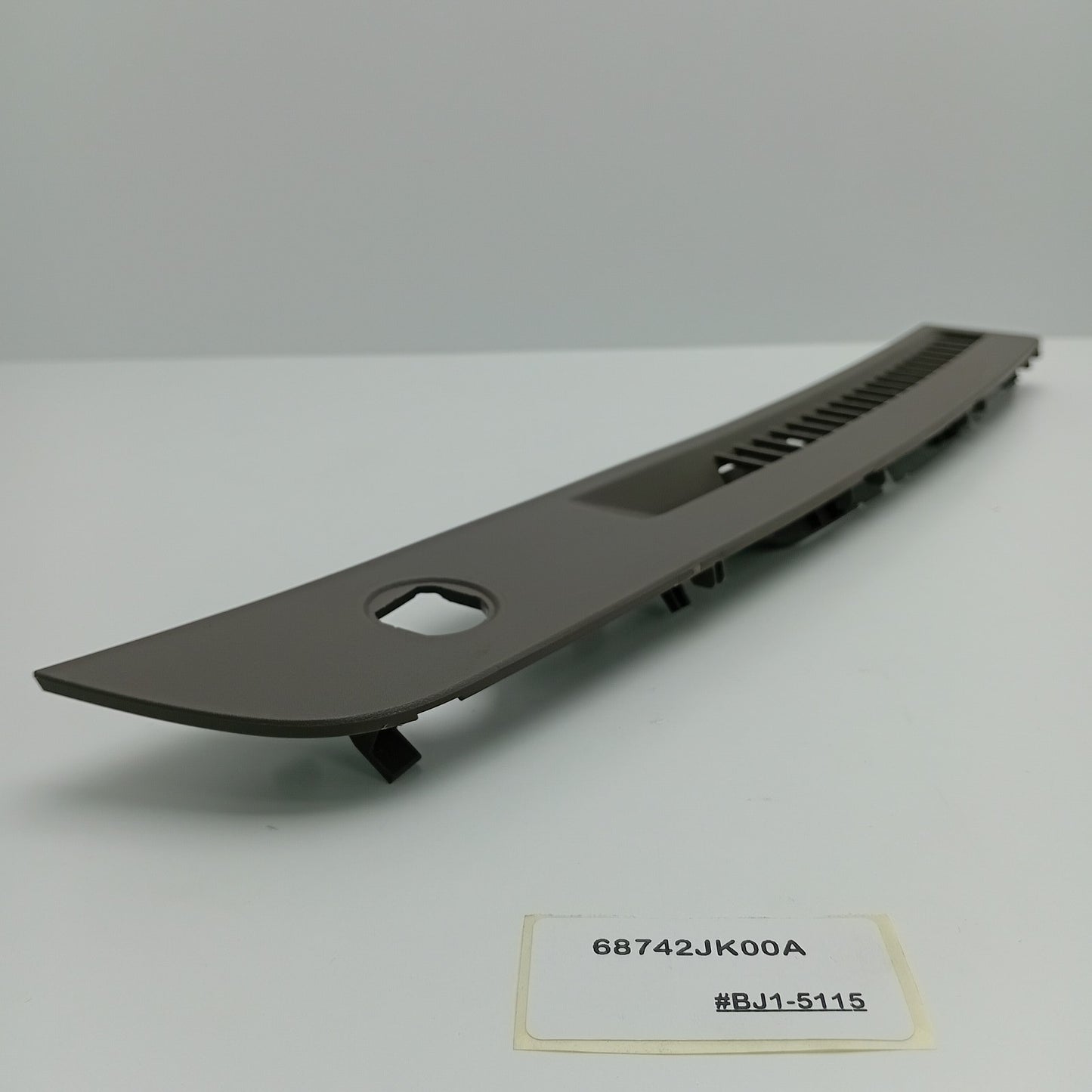 2007-2008 Infiniti G35 GRILLE-FRONT DEFROSTER,RH 68742JK00A