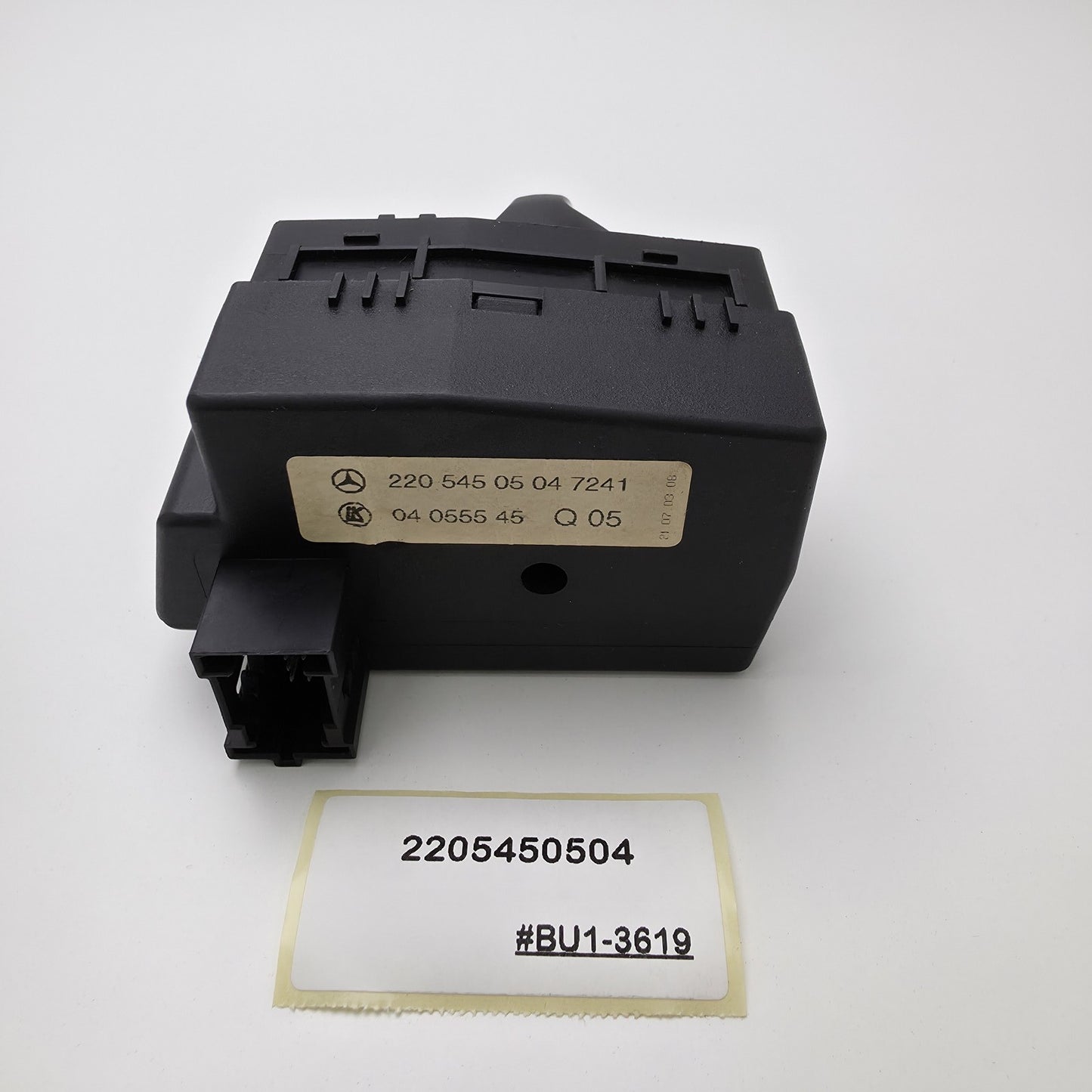 1998-2005 Mercedes-Benz S-Class HEADLIGHT SWITCH 2205450504