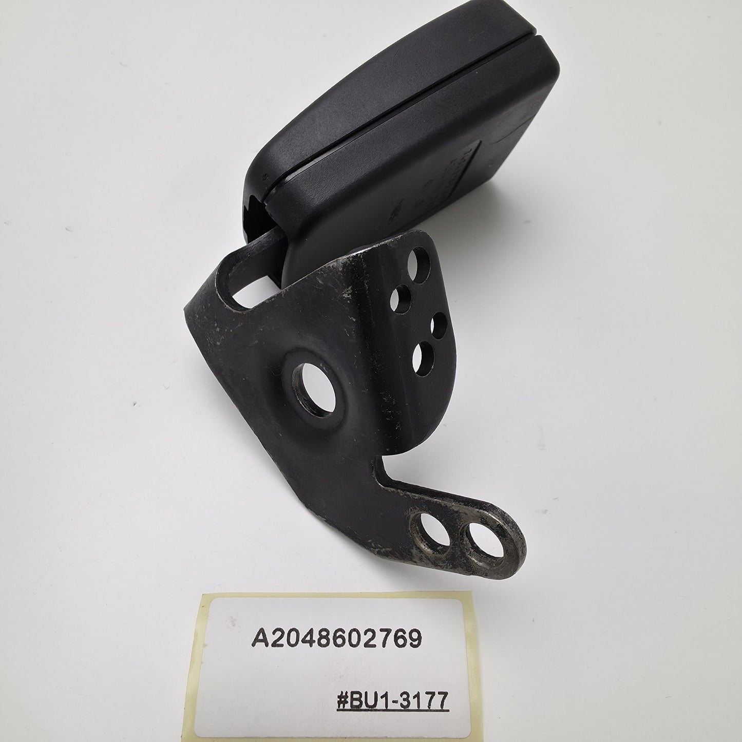 2007-2013 Mercedes-Benz C-CLASS REAR LEFT SEAT BELT BUCKLE A2048602769