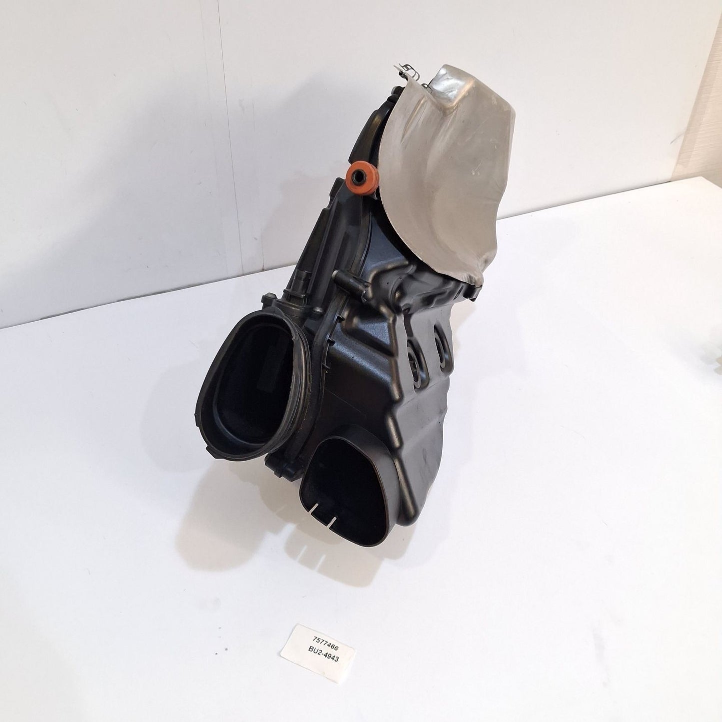 2010-2013 BMW 550i Air Intake Cleaner Filter Housing Box Right 7577466