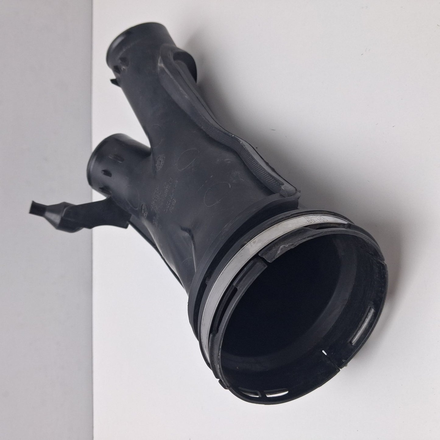 2007-2012 BMW X6 Filtered Air Pipe 13717582312