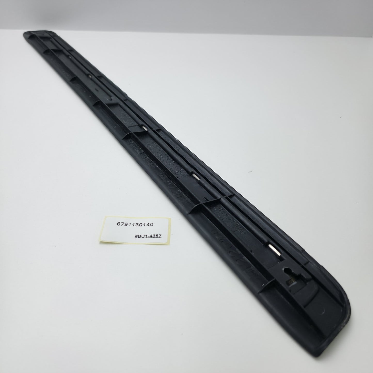 1998-2005 Lexus GS400 Front Door Scuff Plate Outside RH 6791130140