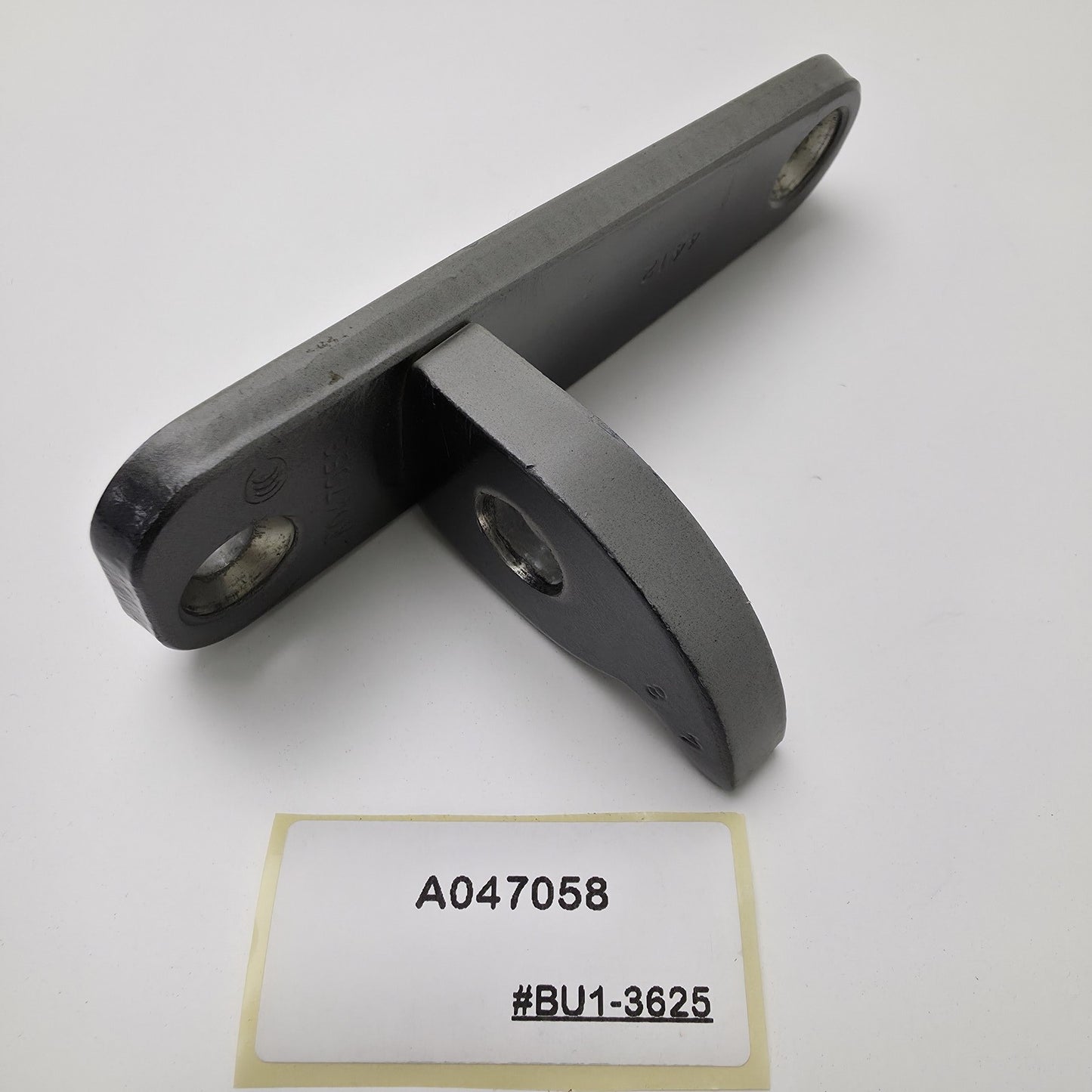 2021 BMW 3 DOOR HINGE A047058