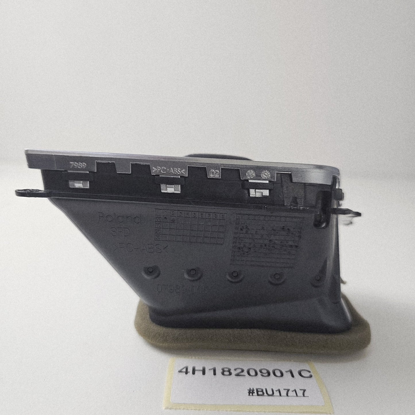 2013-2015 Audi A8 D4 Dashboard Air Vent 4H1820901C