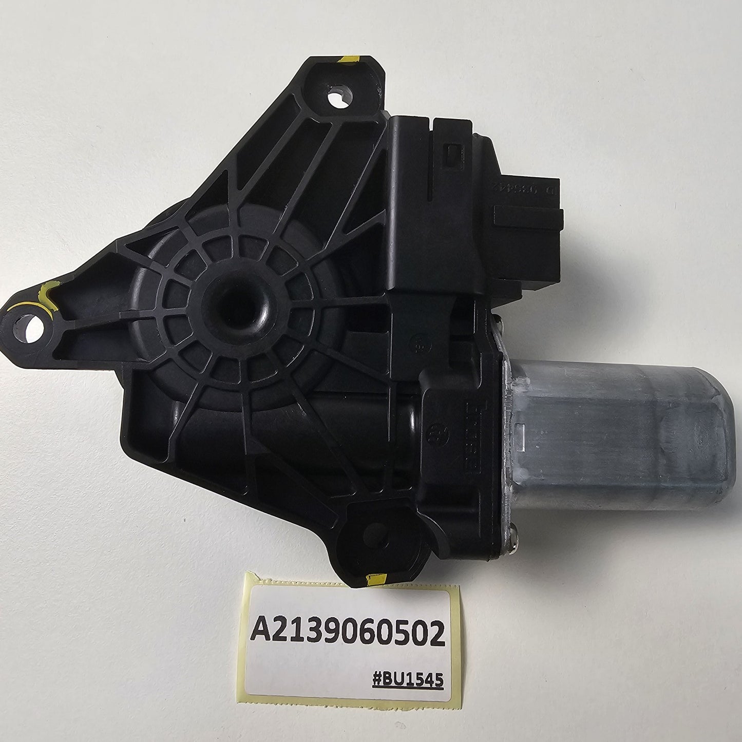 2016-2022 Mercedes-Benz GLC300 X253 Rear Left Window Regulator Motor A2139060502