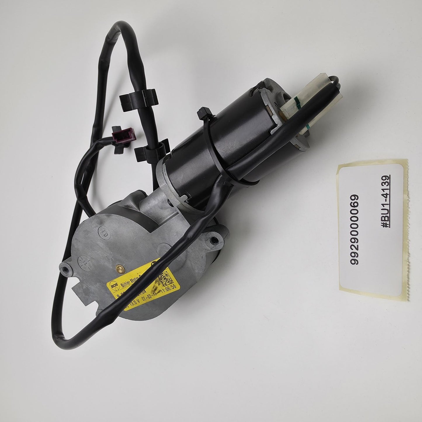 2010-2011 BMW 7 Rear Window Sunshade Curtain Motor 9929000069