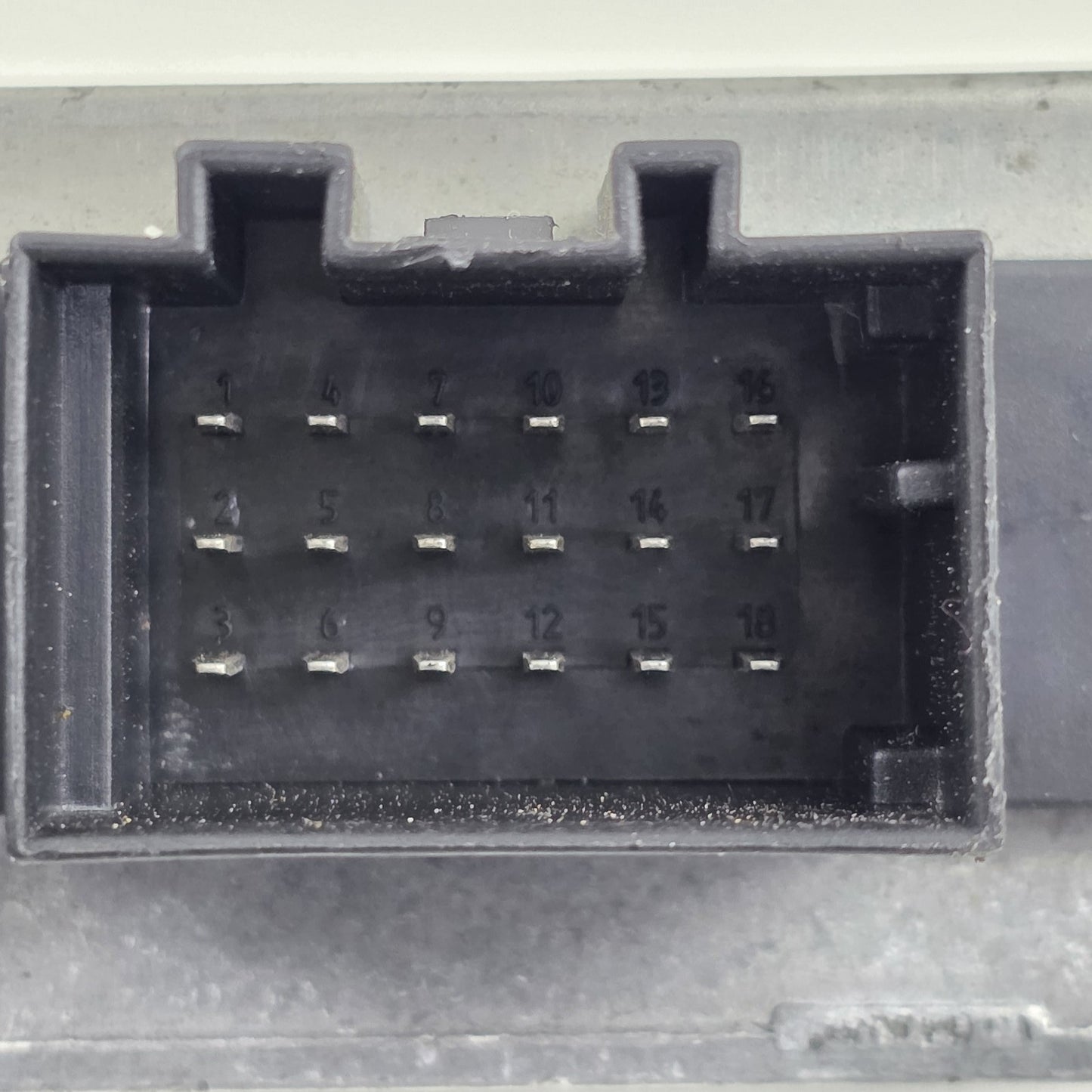 2004-2006 Volkswagen Phaeton Battery Monitoring Control Module 3D0915181D