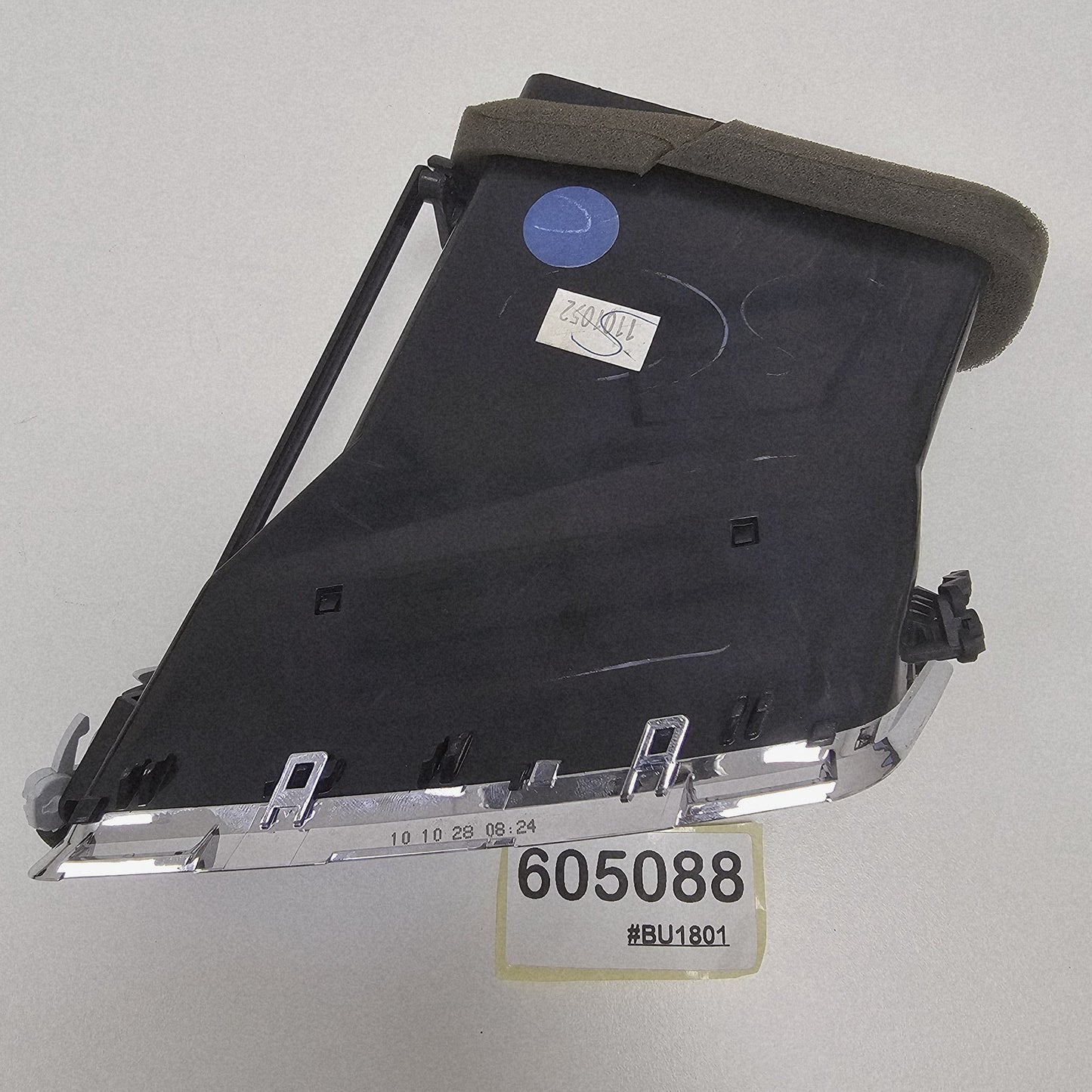 2008-2014 Cadillac CTS-V Right Side Air Vent Assembly 605088