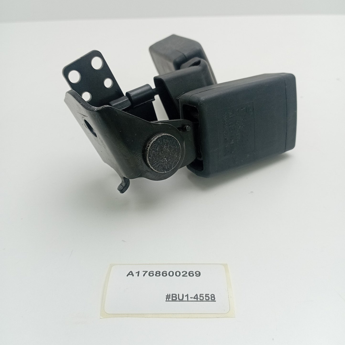 2014-2020 MERCEDES-BENZ GLA Rear Middle Seat Buckle A1768600269