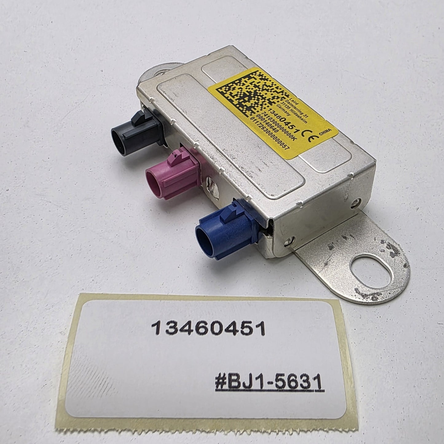 2017-2018 Cadillac Escalade Navigation Signal Splitter 13460451