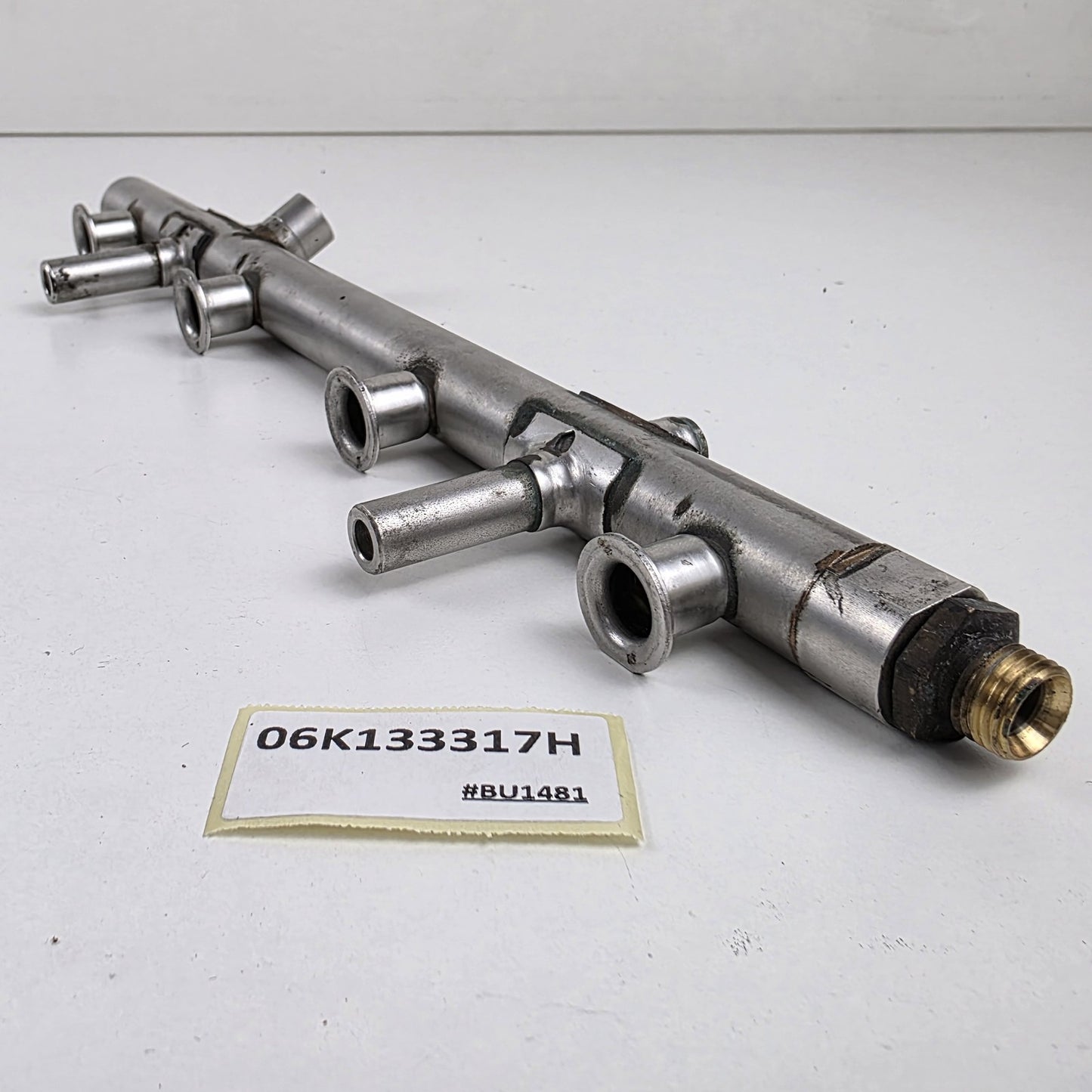 2014-2020 Volkswagen Atlas Fuel Distributor Rail 06K133317H
