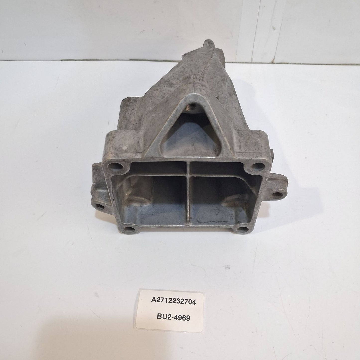 2011-2013 Mercedes-Benz E Engine Mount Bracket Left A2712232704