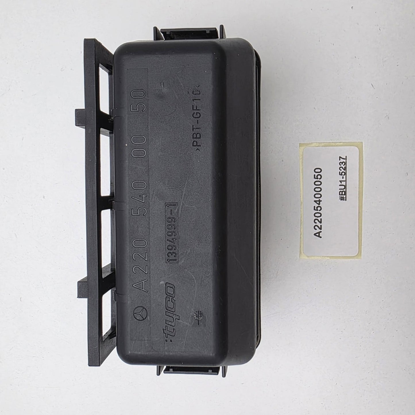 2000-2006 Mercedes-Benz S500 Front Relay Fuse Box A2205400050