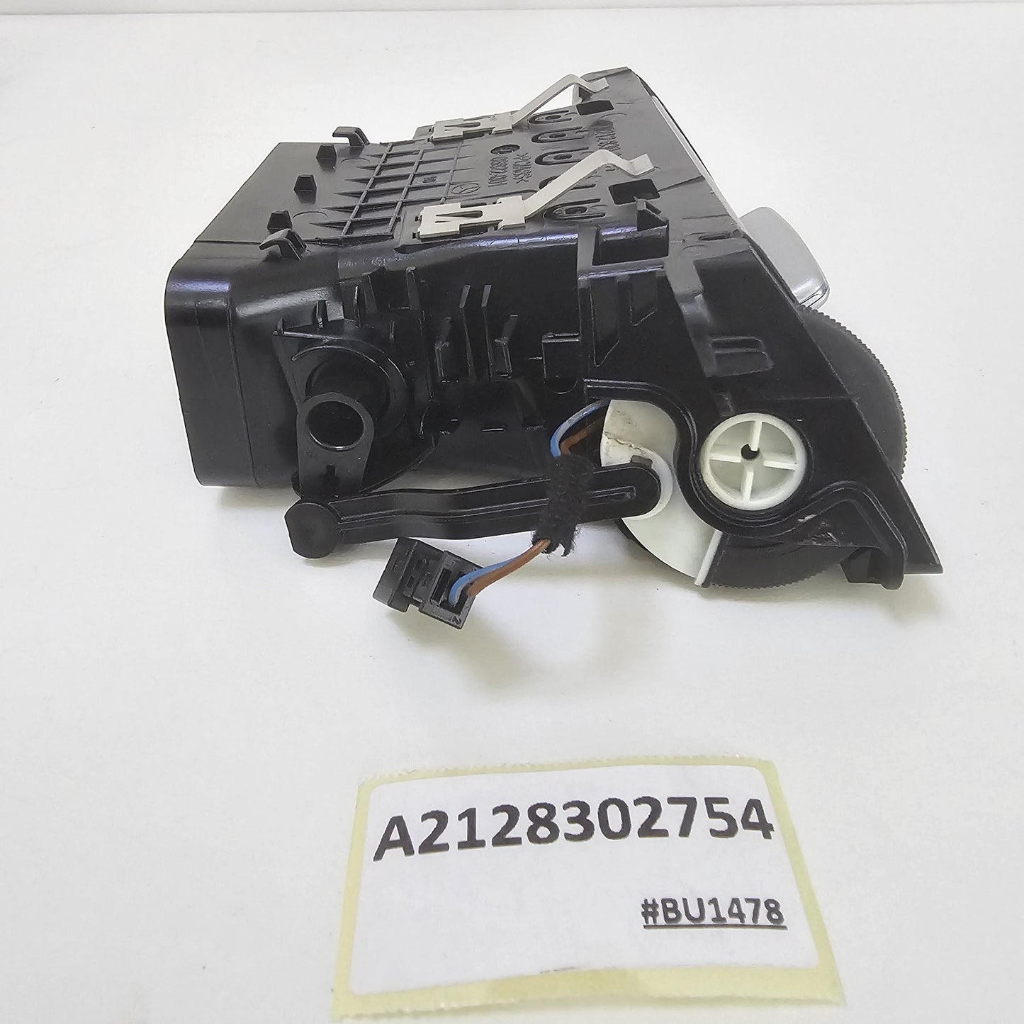 2012-2013 Mercedes-Benz E W212 Dashboard Air Vent Right A2128302754
