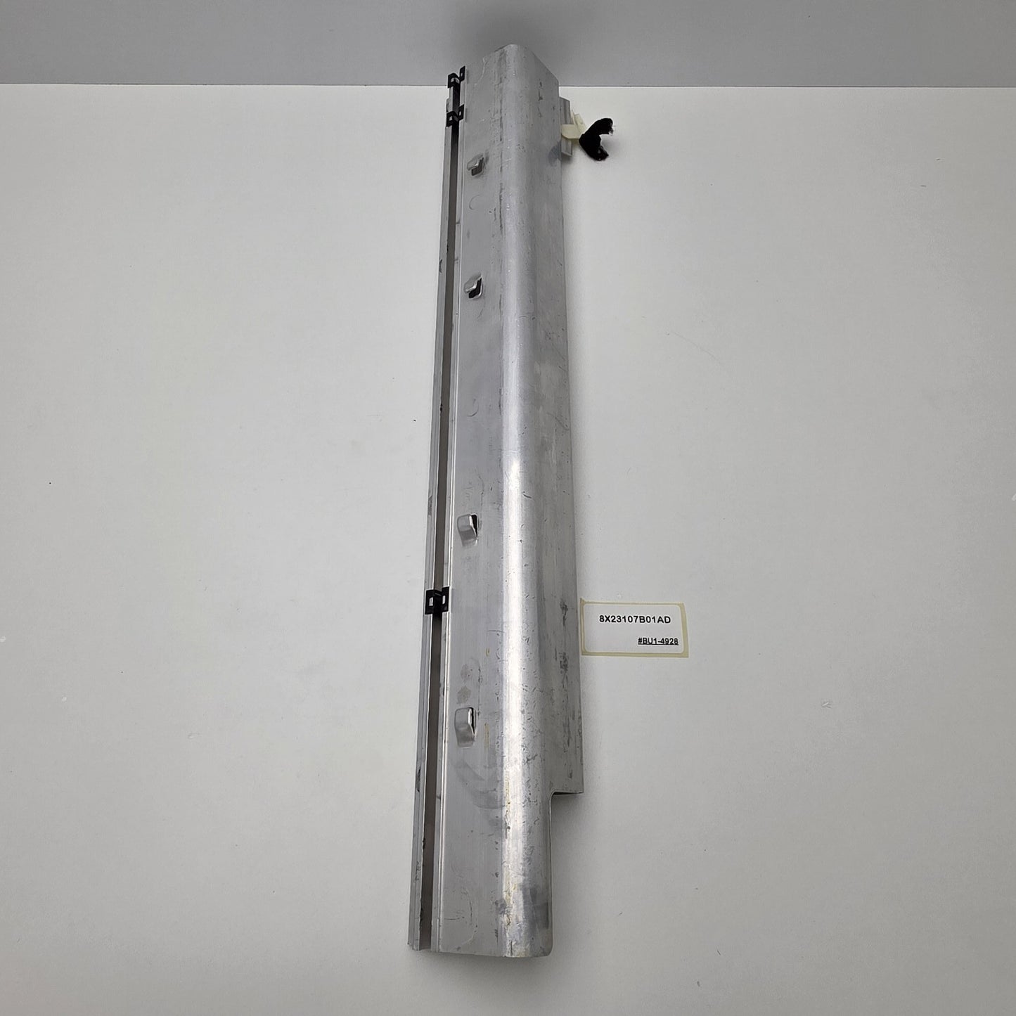 2009-2015 Jaguar XF FRONT LEFT TREAD PLATE BRACKET 8X23107B01AD