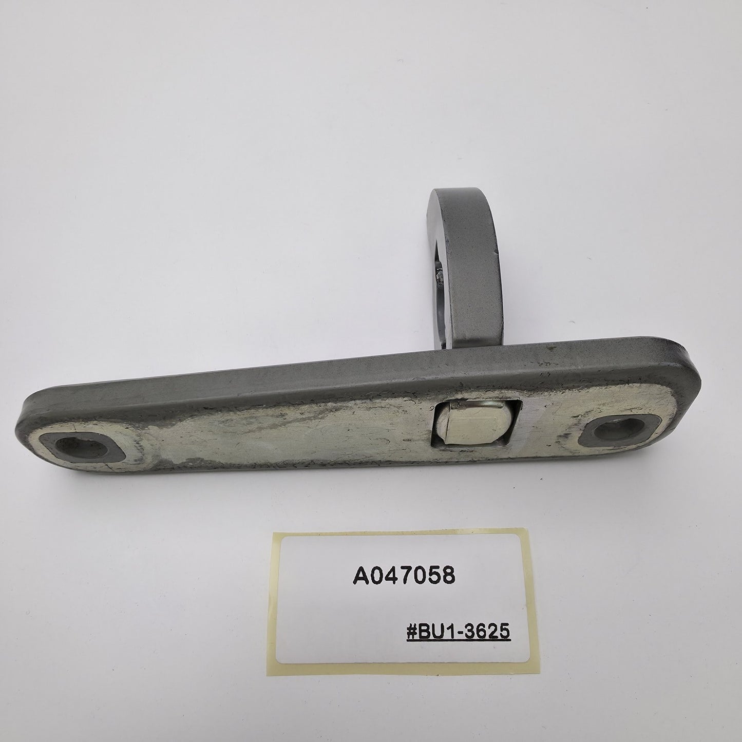 2021 BMW 3 DOOR HINGE A047058