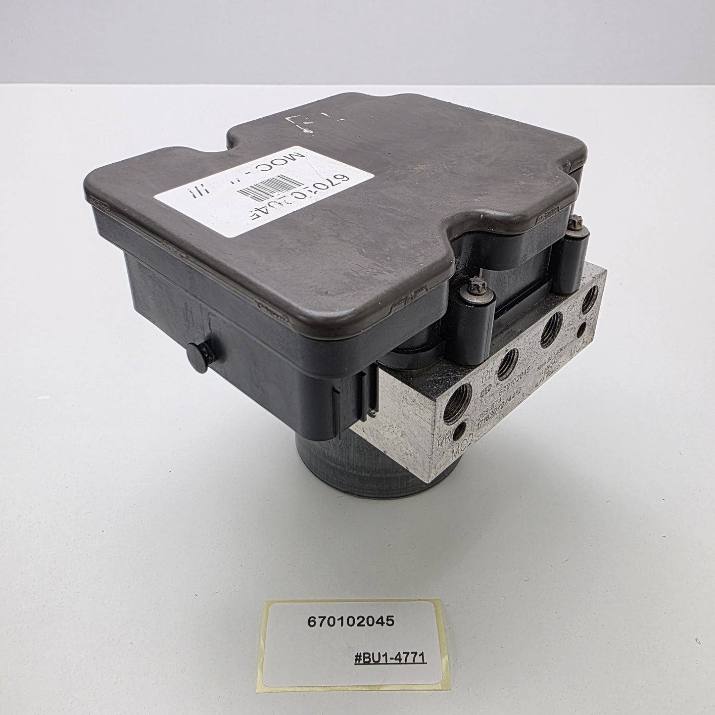 2017-2023 Maserati Levante ABS Brake Pump Module 670102045