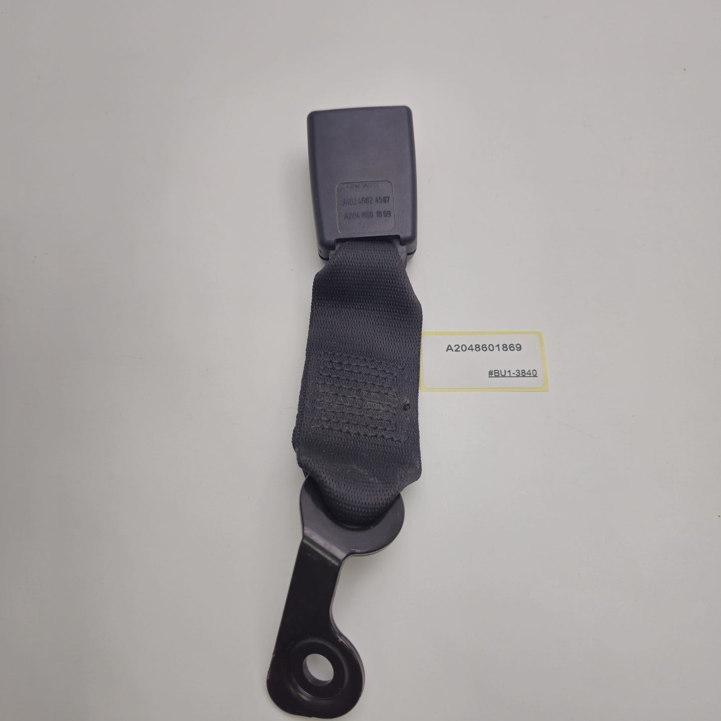 2008-2011 Mercedes-Benz C350 Seat Belt Buckle Right Center Rear A2048601869