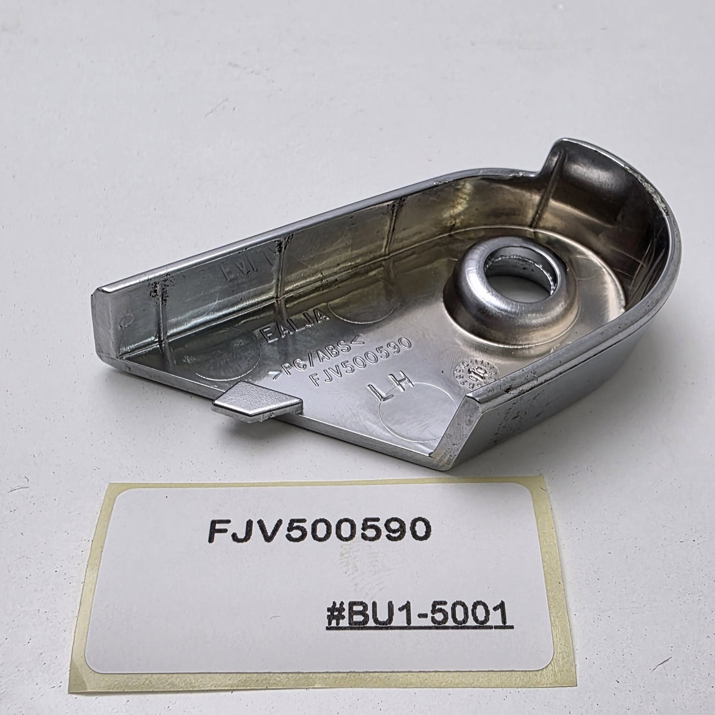 2002-2012 Land Rover Range Rover L322 Console-Lid Hinge FJV500590