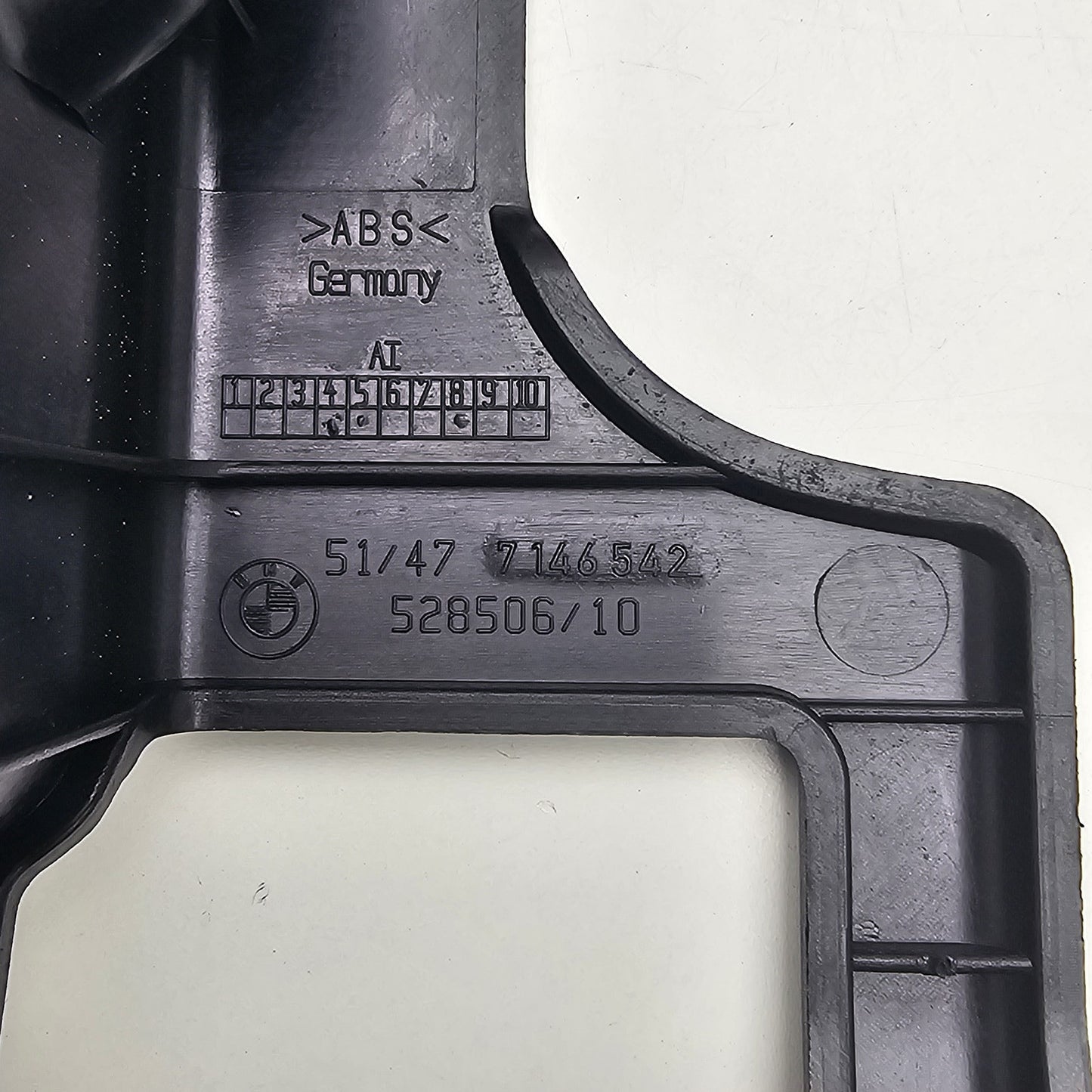 2006-2013 BMW E93 Covering Right 7146542