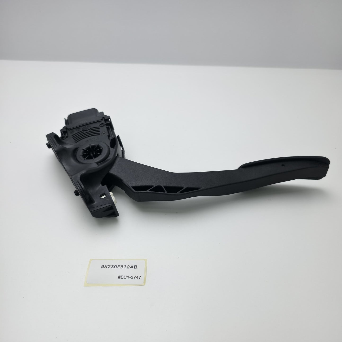 2016-2019 Jaguar XJ ACCELERATOR GAS PEDAL 9X239F832AB