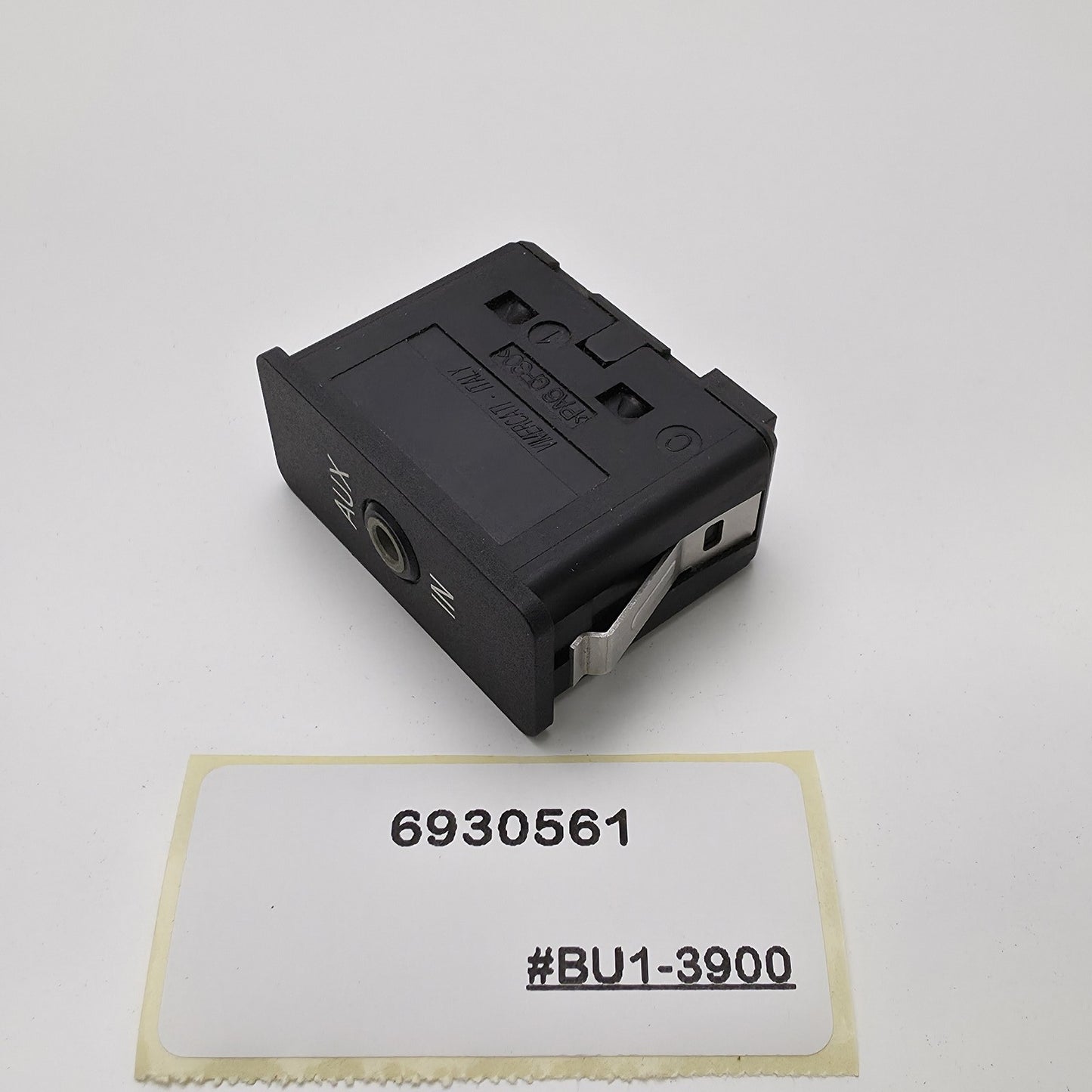 2005-2012 BMW 3 Series AUX Auxiliary Audio Socket 6930561