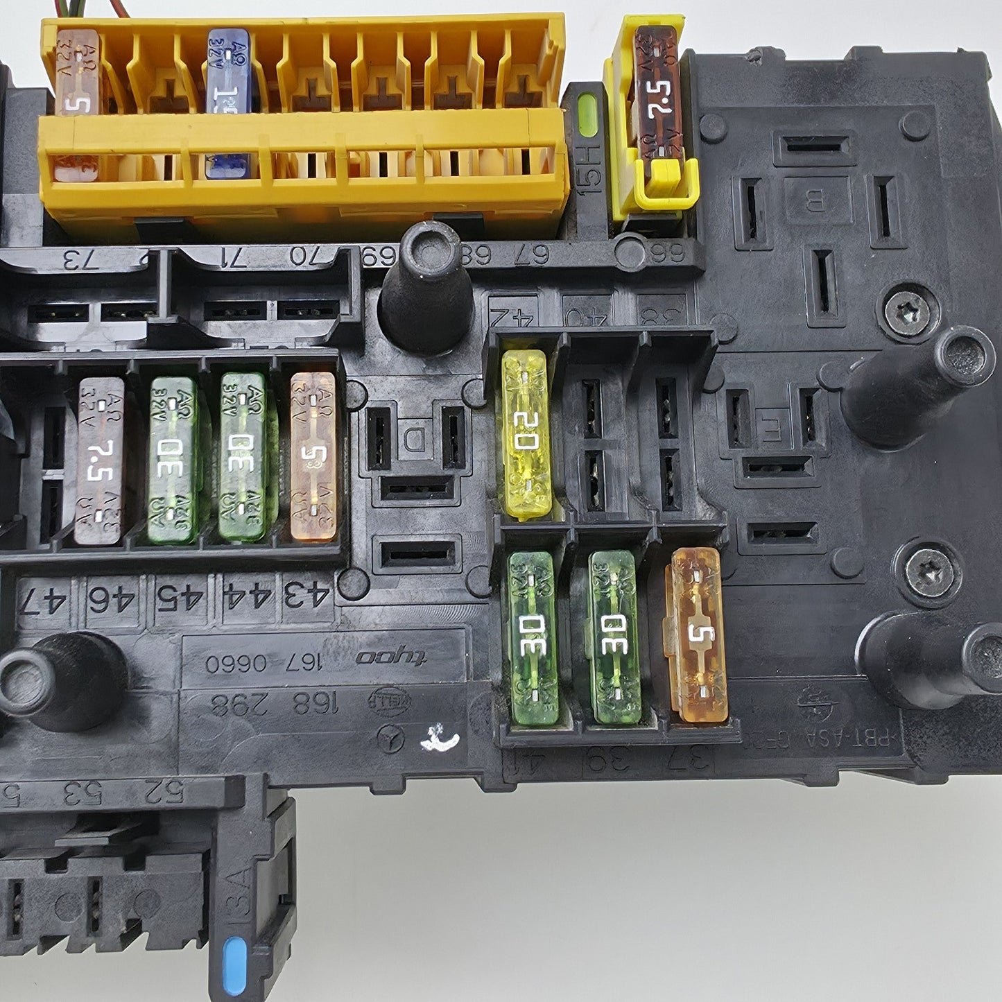 2007-2014 Mercedes-Benz C SAM RELAY FUSE BOX 1670658