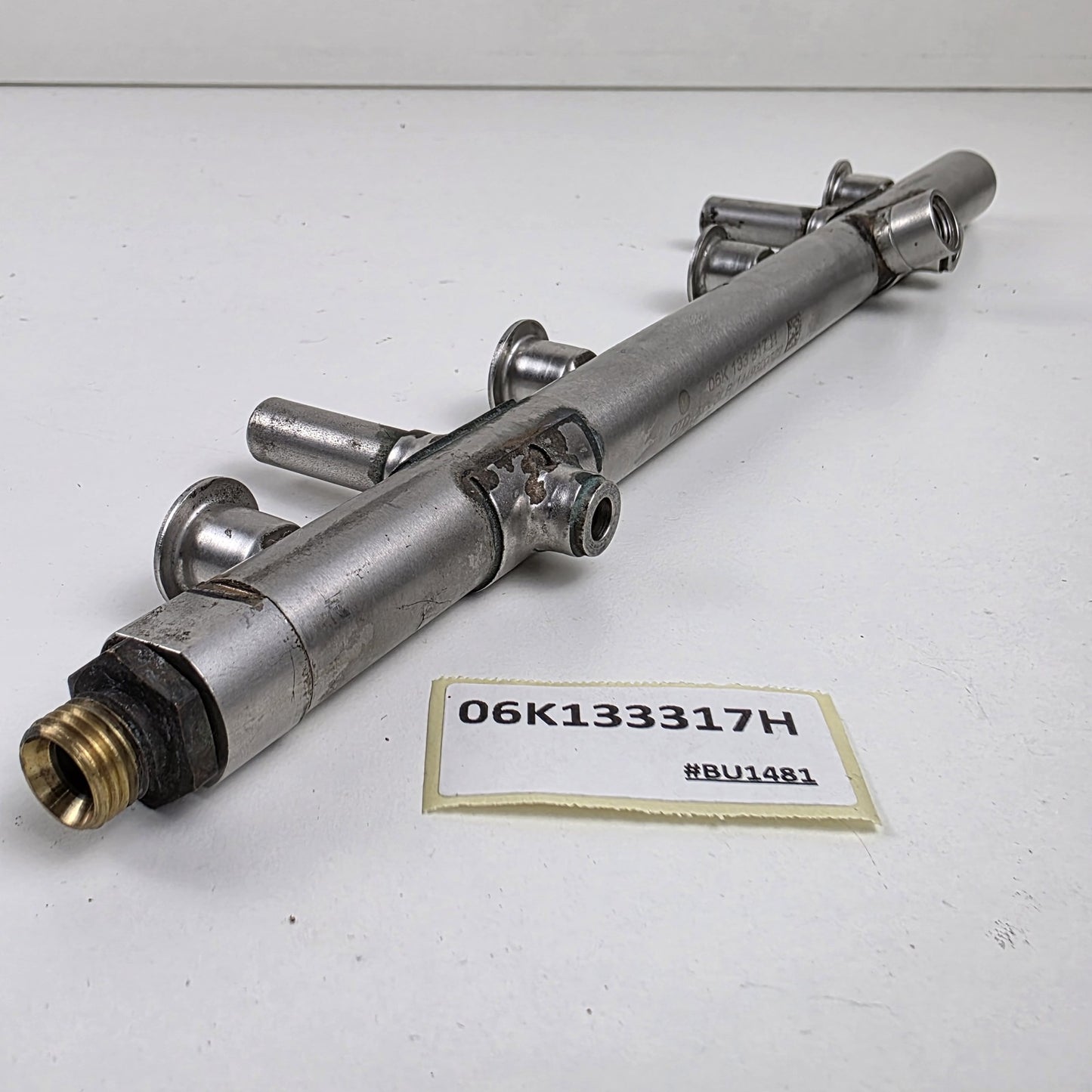 2014-2020 Volkswagen Atlas Fuel Distributor Rail 06K133317H