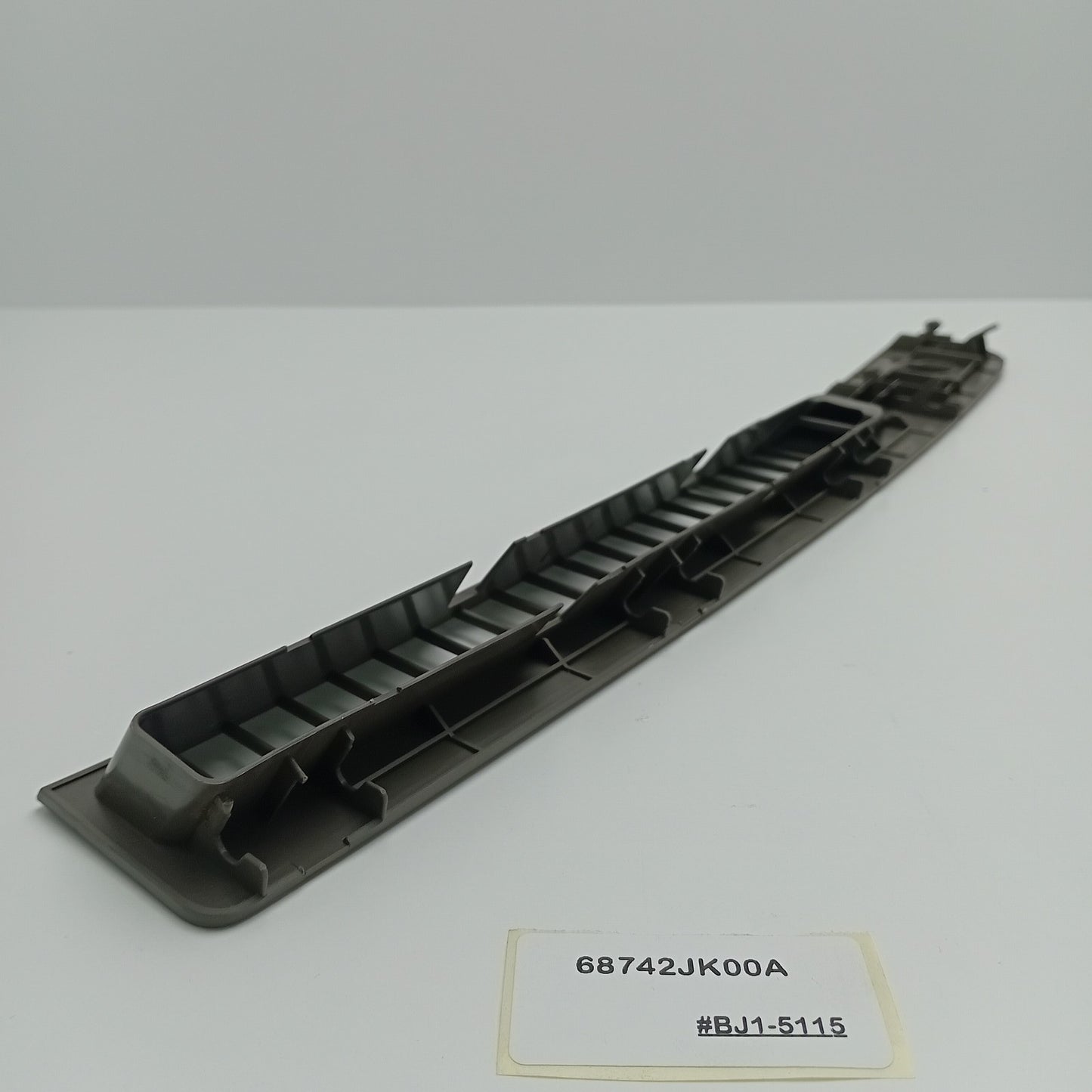 2008-2013 Infiniti G37 GRILLE-FRONT DEFROSTER,RH 68742JK00A
