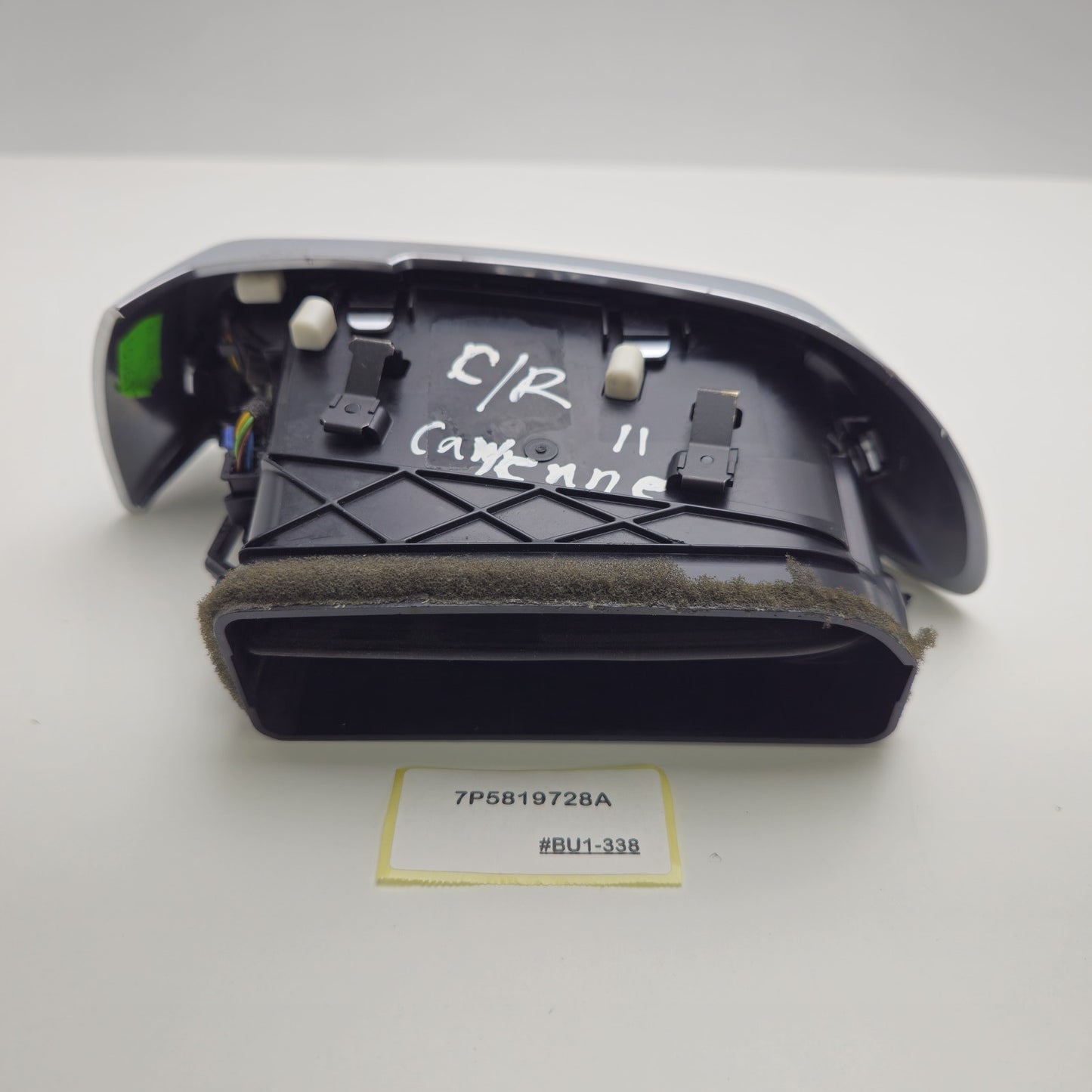 2011-2018 Porsche Cayenne Front Dash Center Right Air Vent 7P5819728A