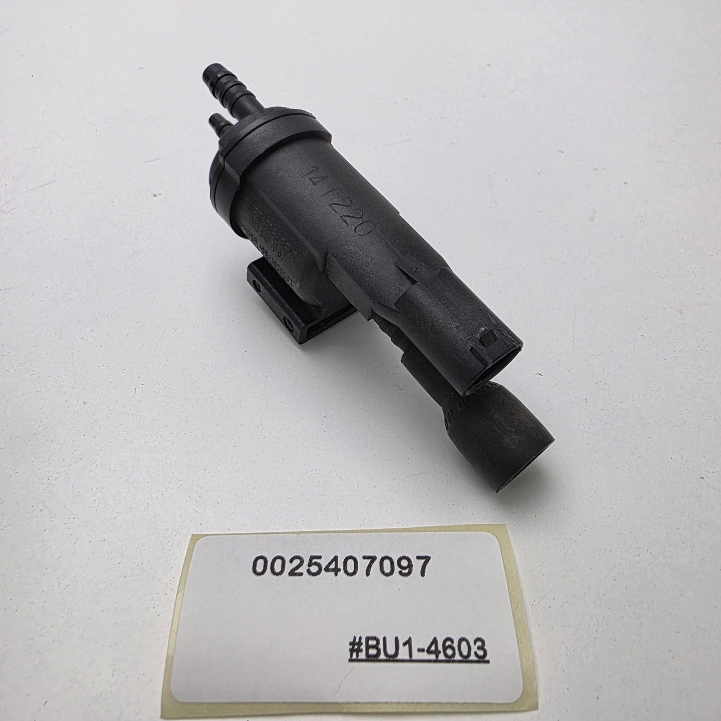2007-2009 Mercedes-Benz E320 Air Injection Pump Check Valve 0025407097