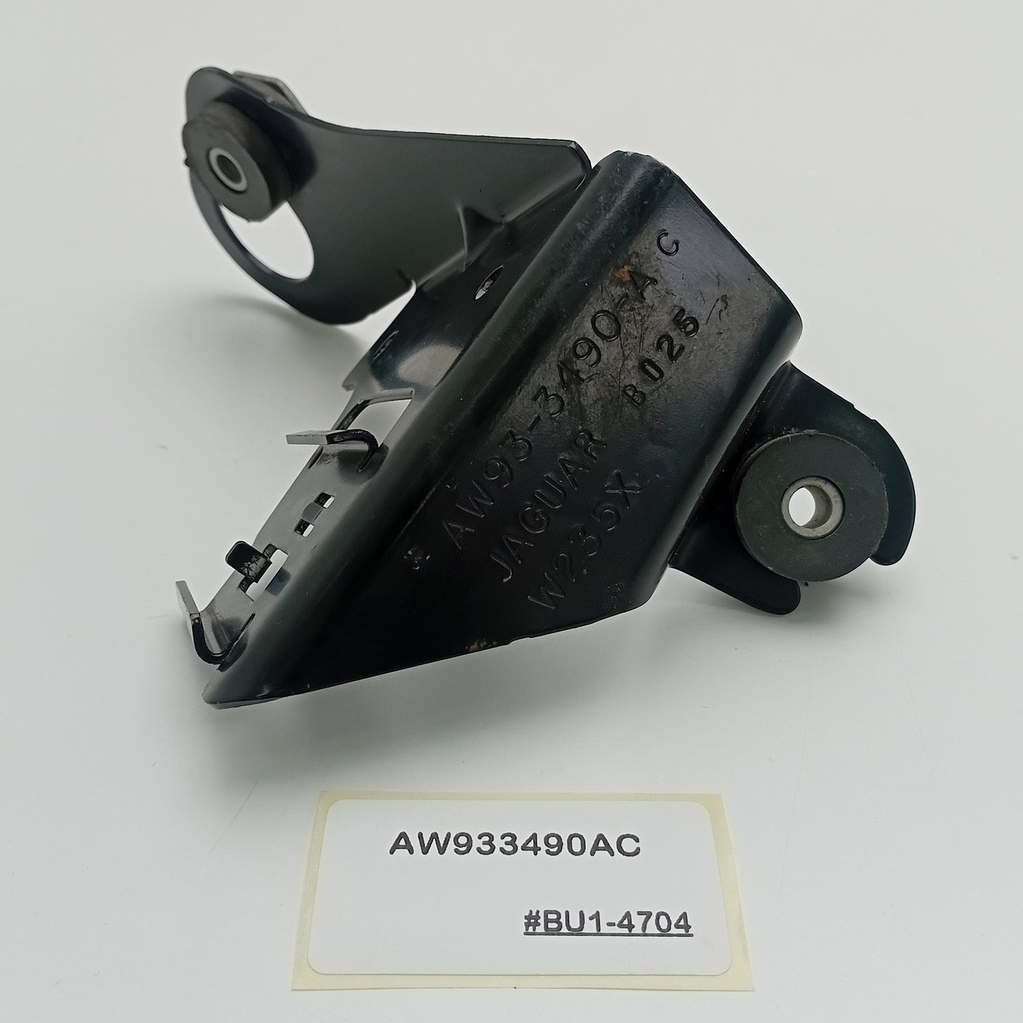 2015 Jaguar XJL POWER STEERING TANK MOUNT AW933490AC