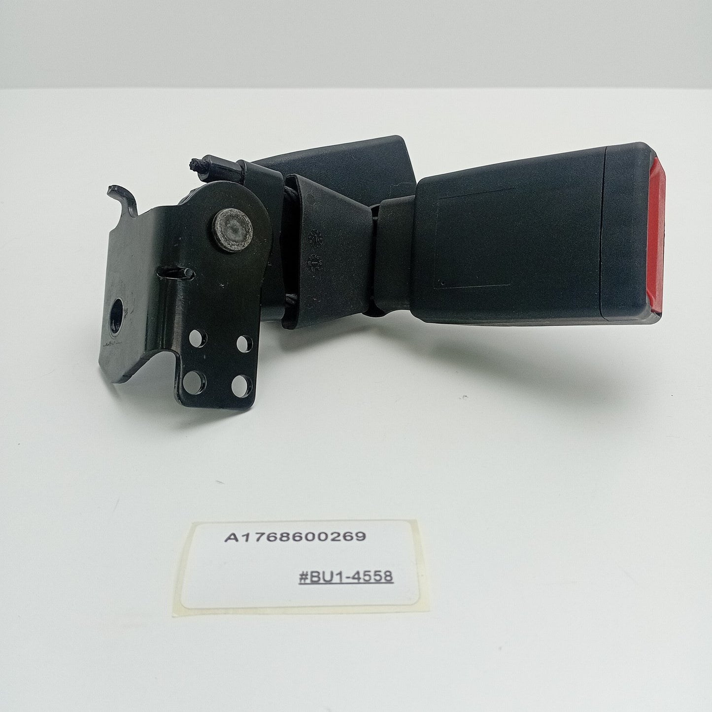 2014-2020 MERCEDES-BENZ GLA Rear Middle Seat Buckle A1768600269
