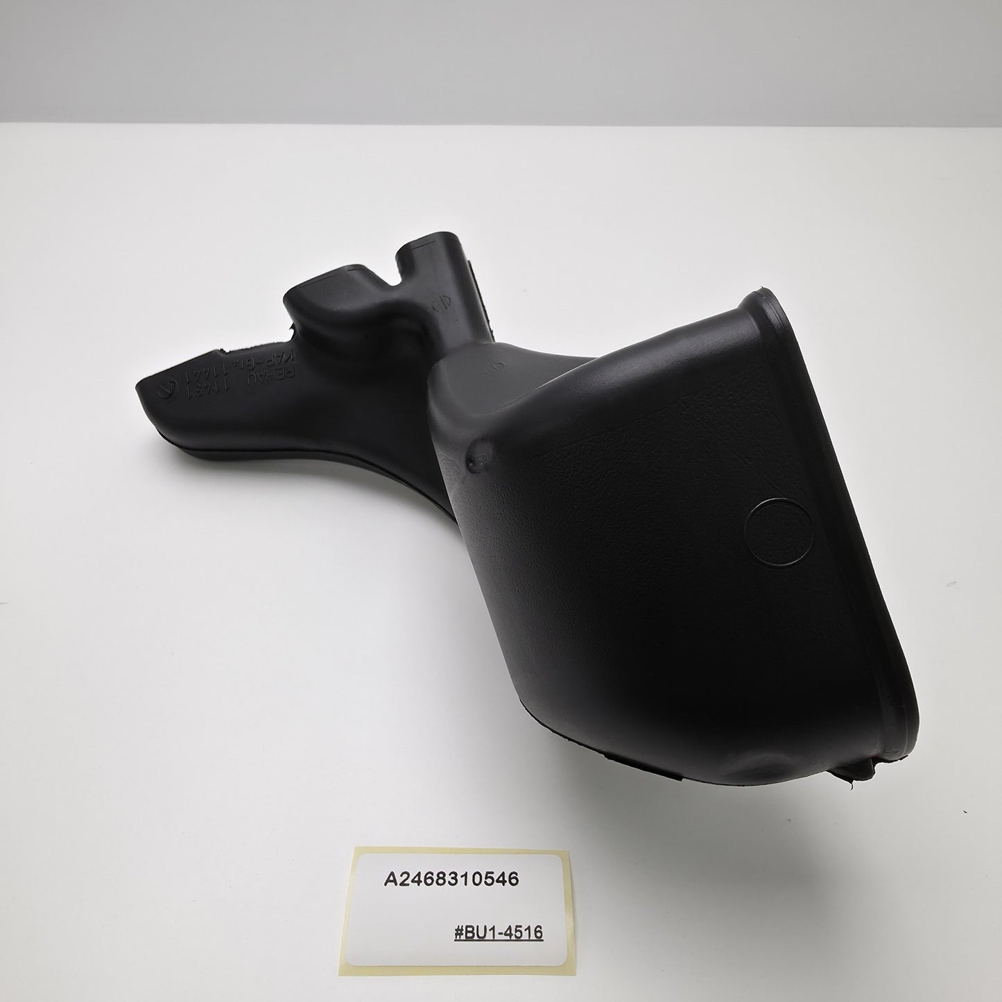 2014-2020 Mercedes-Benz GLA FRONT RIGHT LEGROOM AIR DUCT LHD A2468310546