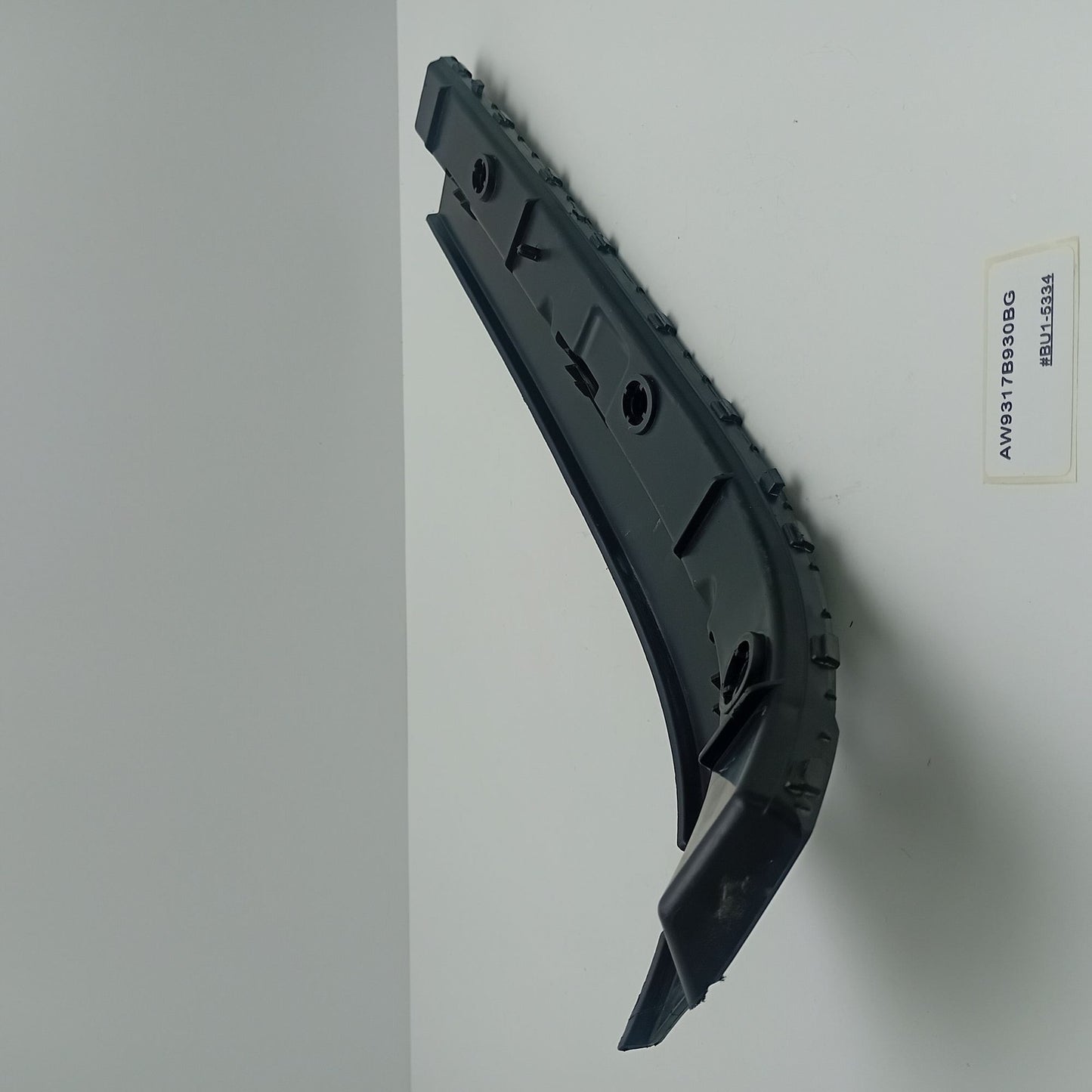 2010-2018 Jaguar XJ Rear Right Bumper Mounting Bracket AW9317B930BG