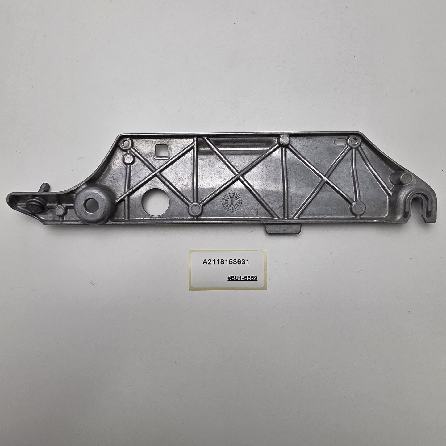 2003-2009 Mercedes-Benz W211 Rear Right Side Grab Handle Bracket A2118153631