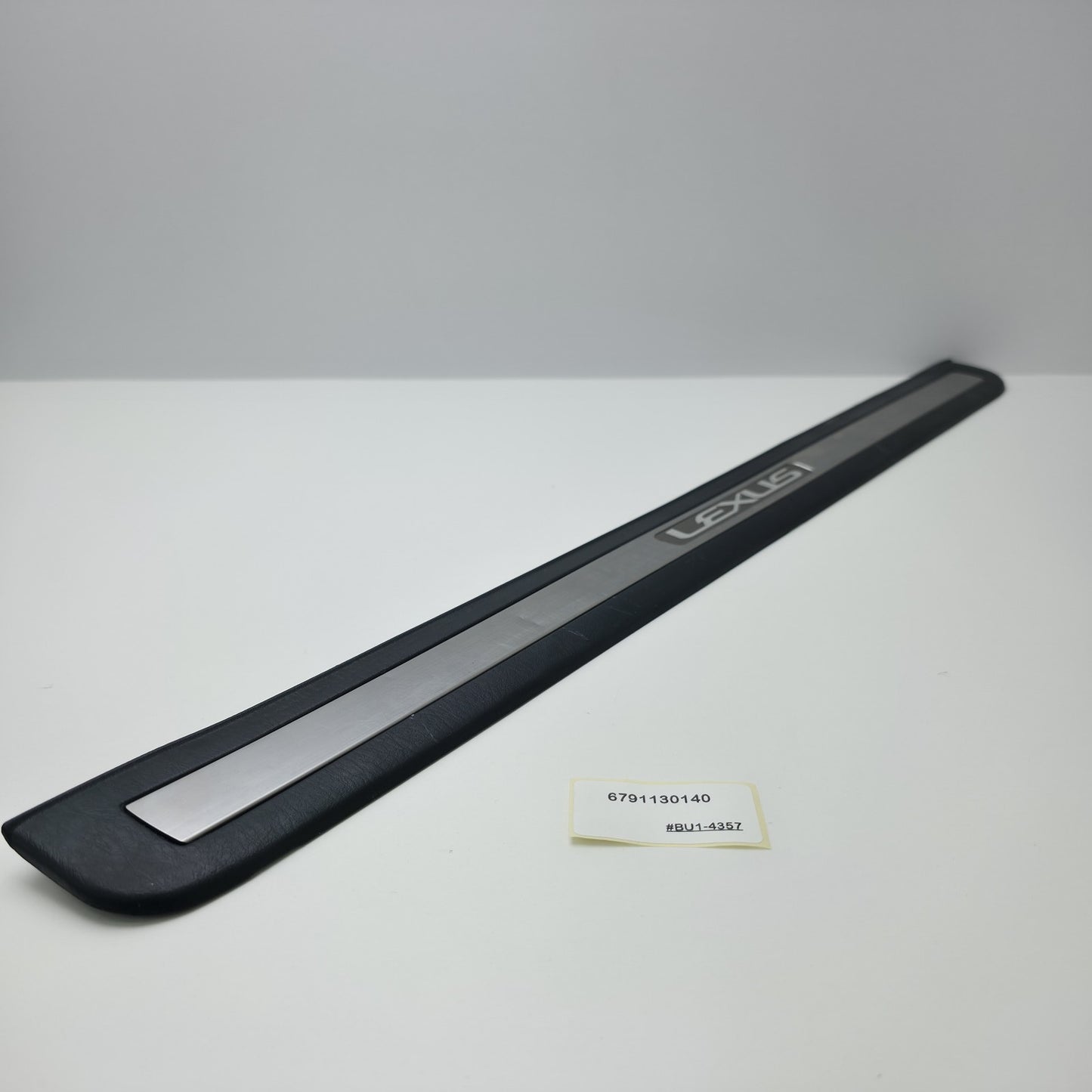 2002-2004 Lexus GS430 Front Door Scuff Plate Outside RH 6791130140