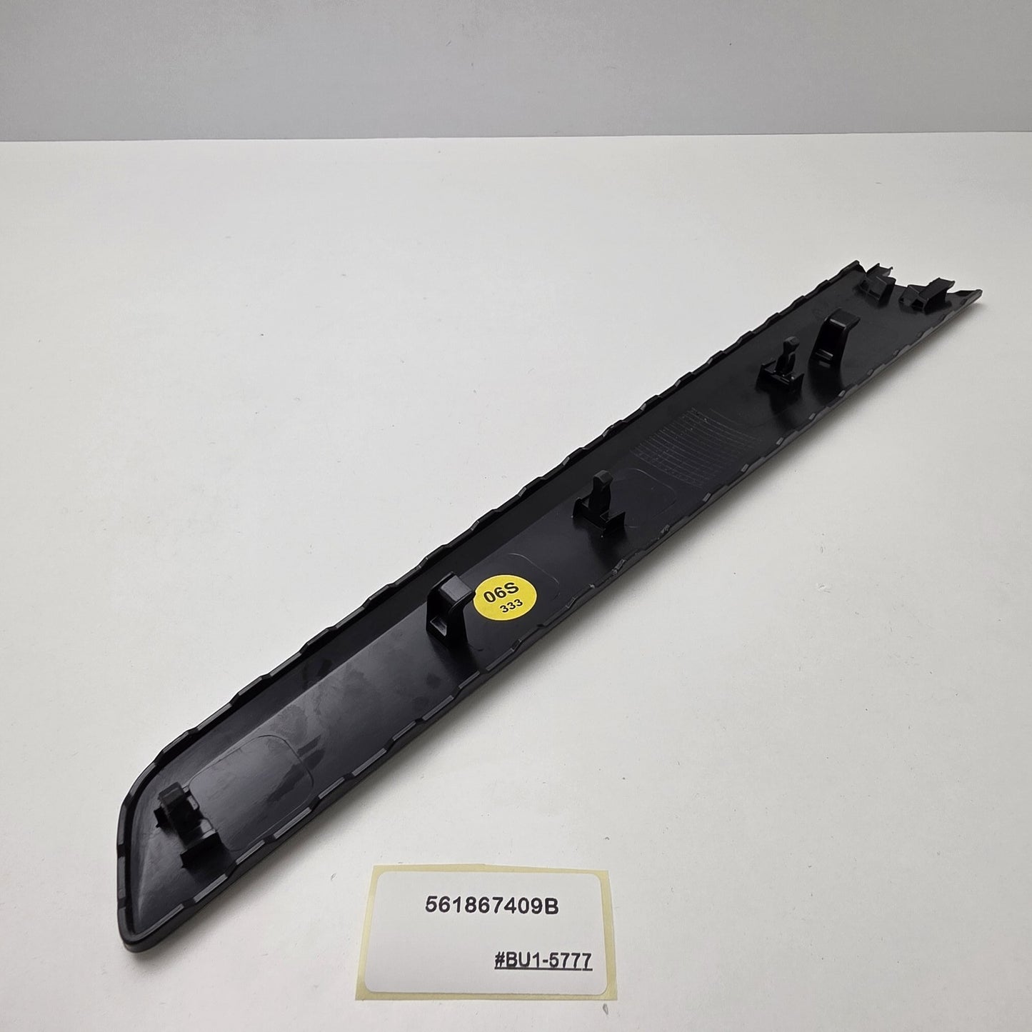 2012-2015 Volkswagen Passat Front Door Trim Molding 561867409B
