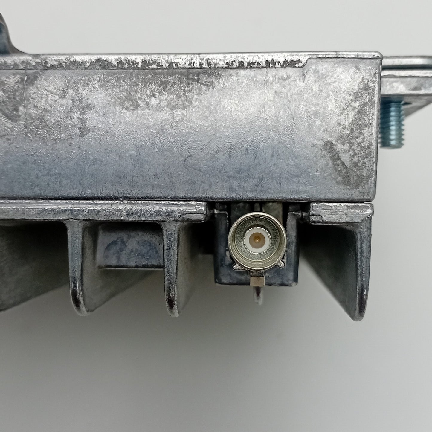2007-2009 Mercedes-Benz W221 BRACKET, DUAL BAND COMPENSATOR A2215454740