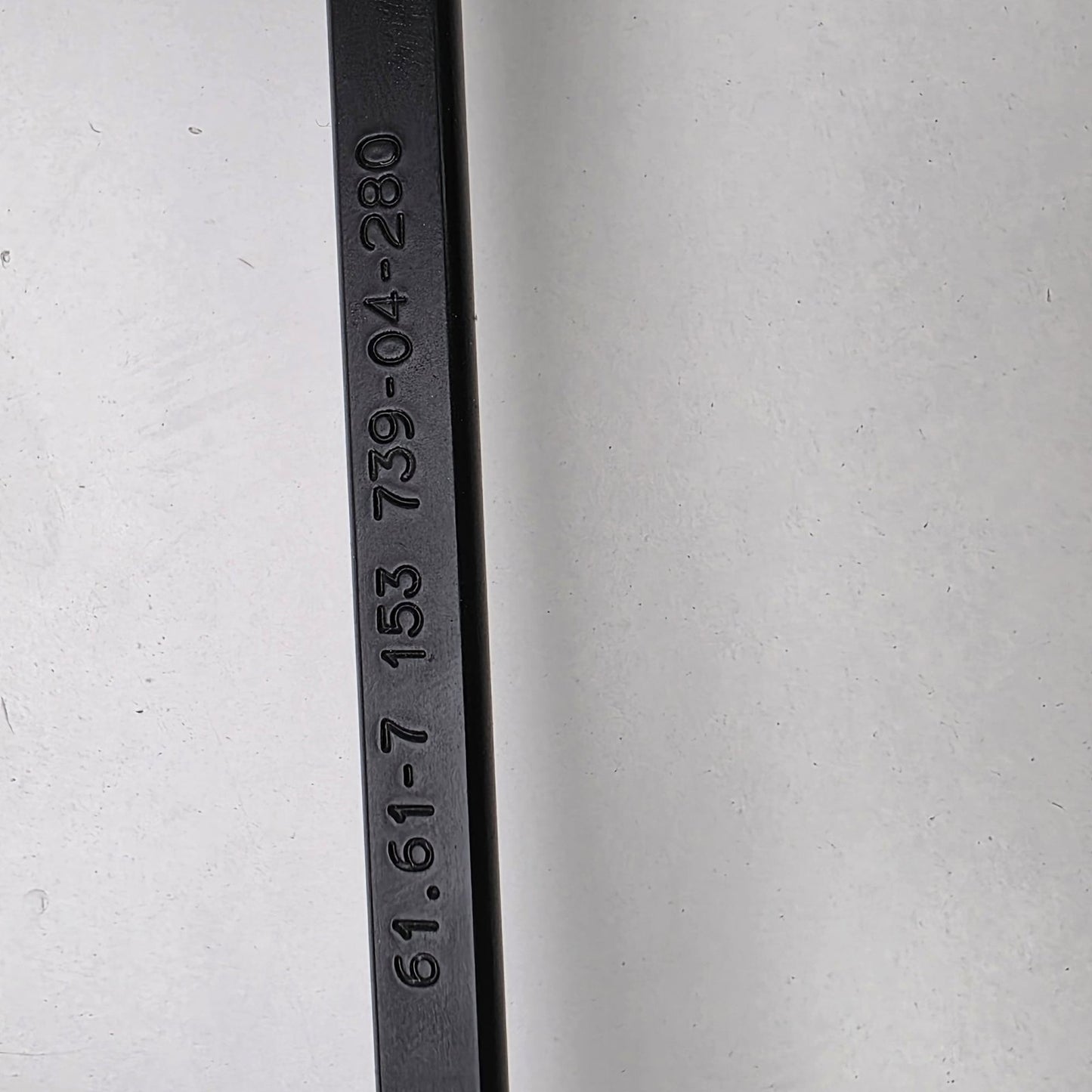 2007-2013 BMW X5 Front Right Windshield Wiper Arm 7153739