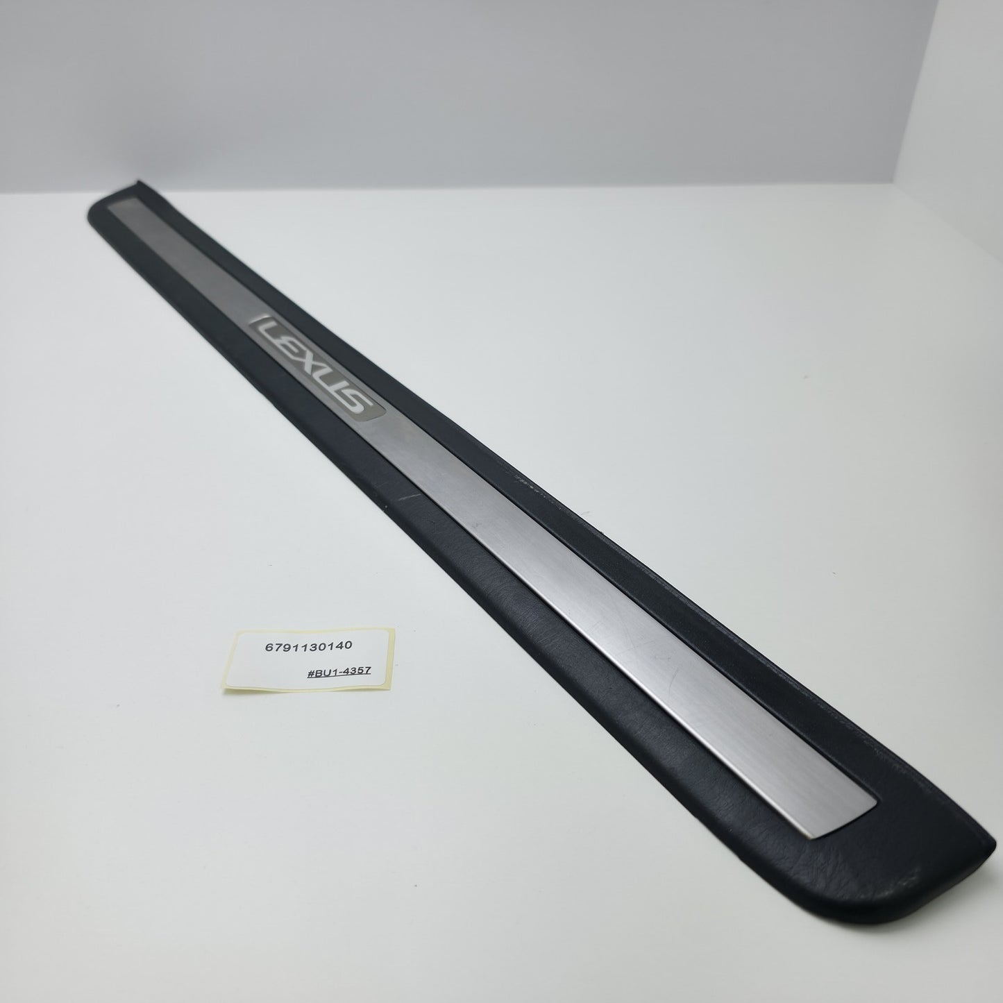 1998-2005 Lexus GS400 Front Door Scuff Plate Outside RH 6791130140