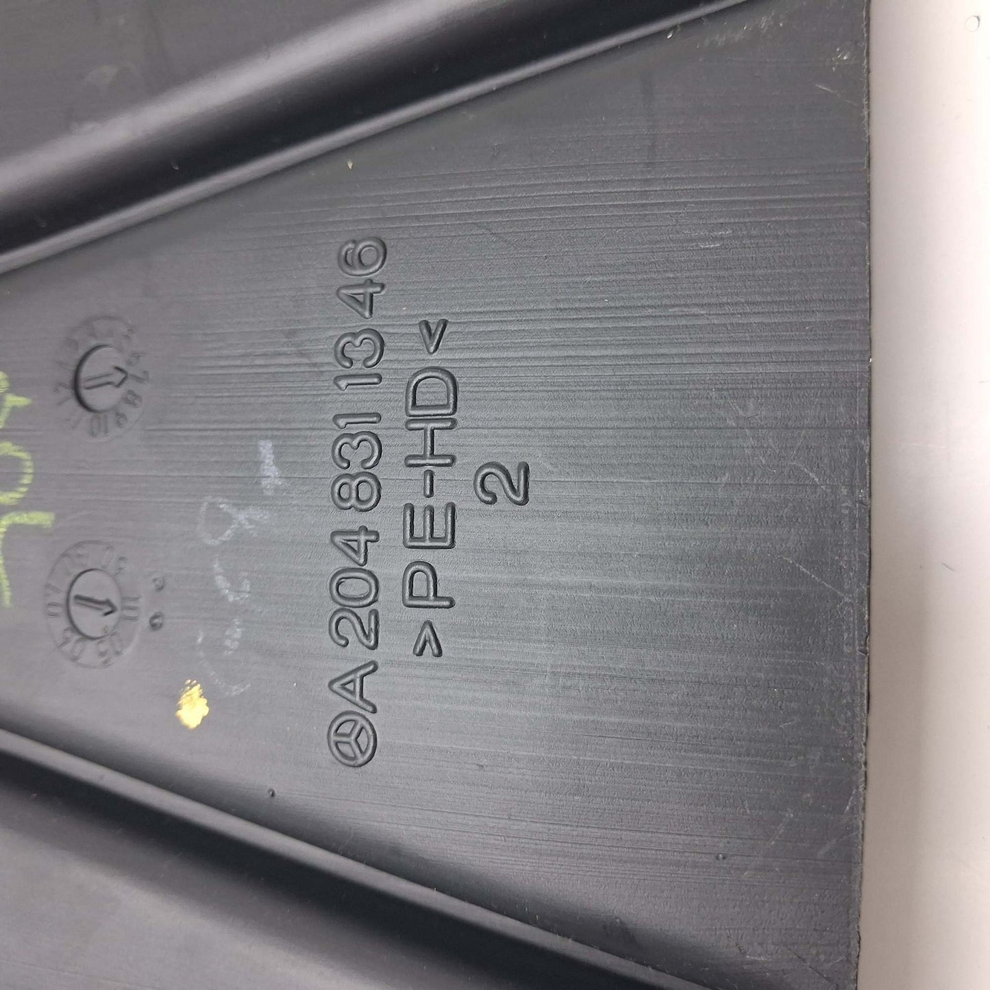 2008-2011 Mercedes-Benz W204 Instrument Panel Air Duct A2048311346