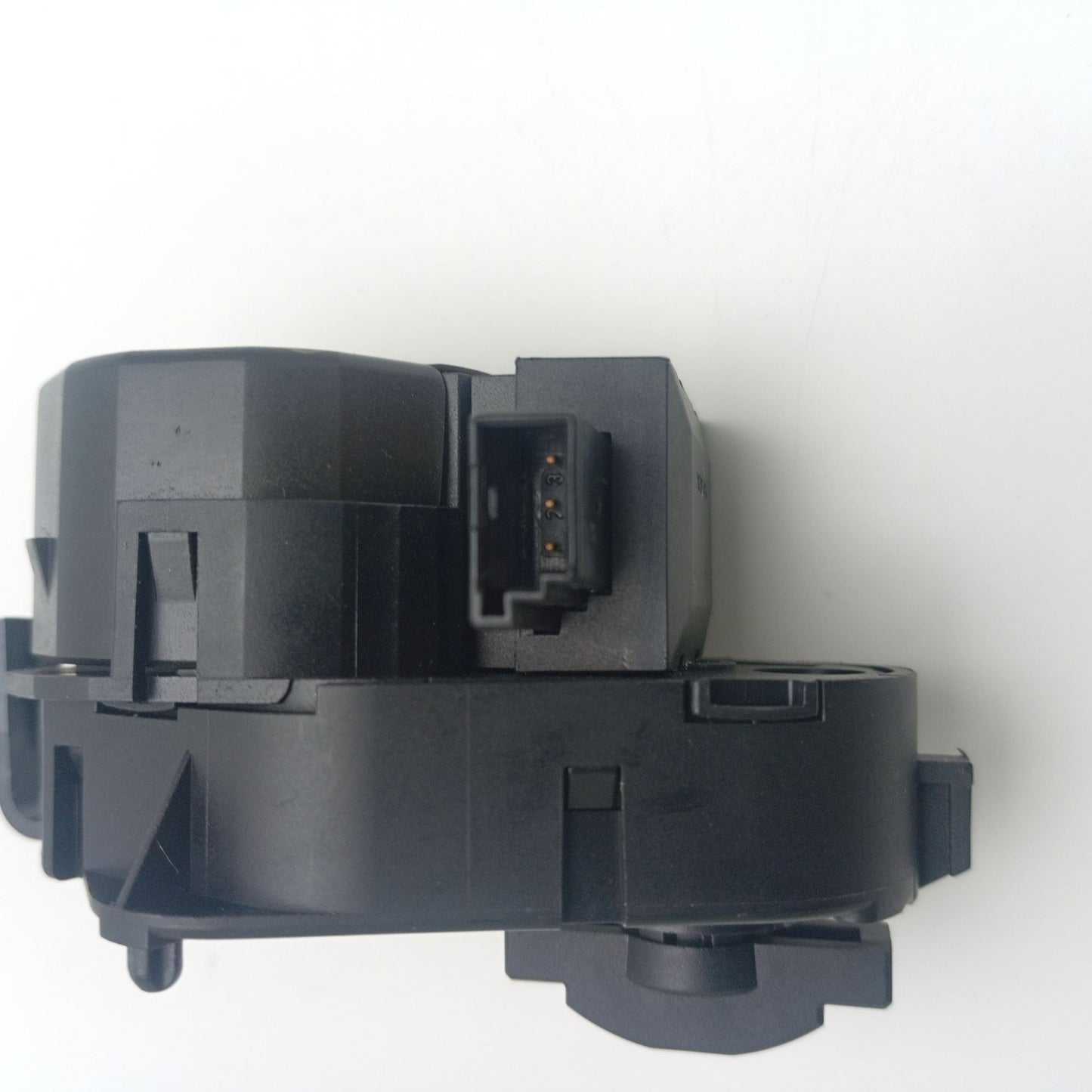 2004-2010 BMW E61 Right Footwell Flap Actuator 6942992